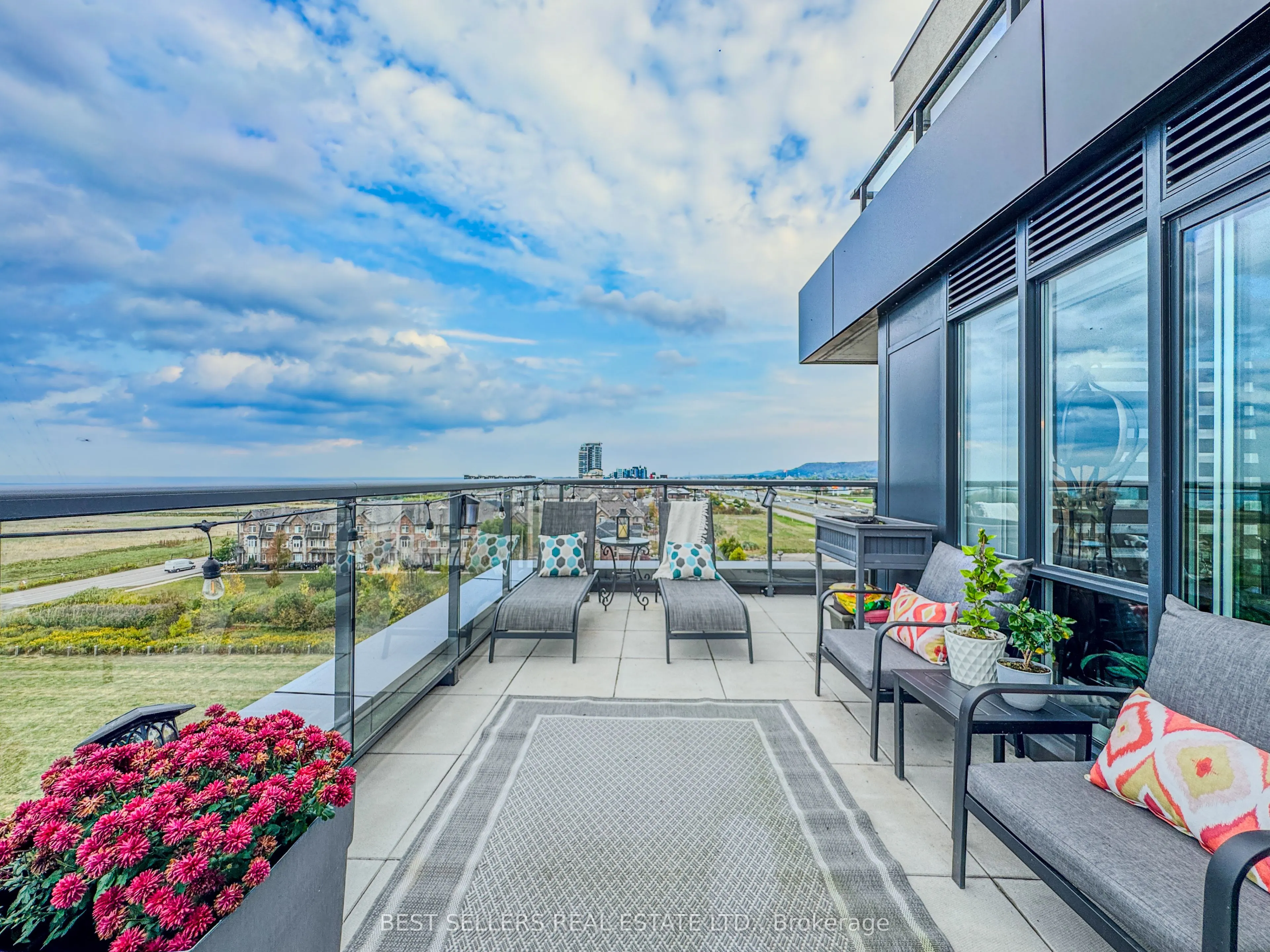 550 North Service Road #607
