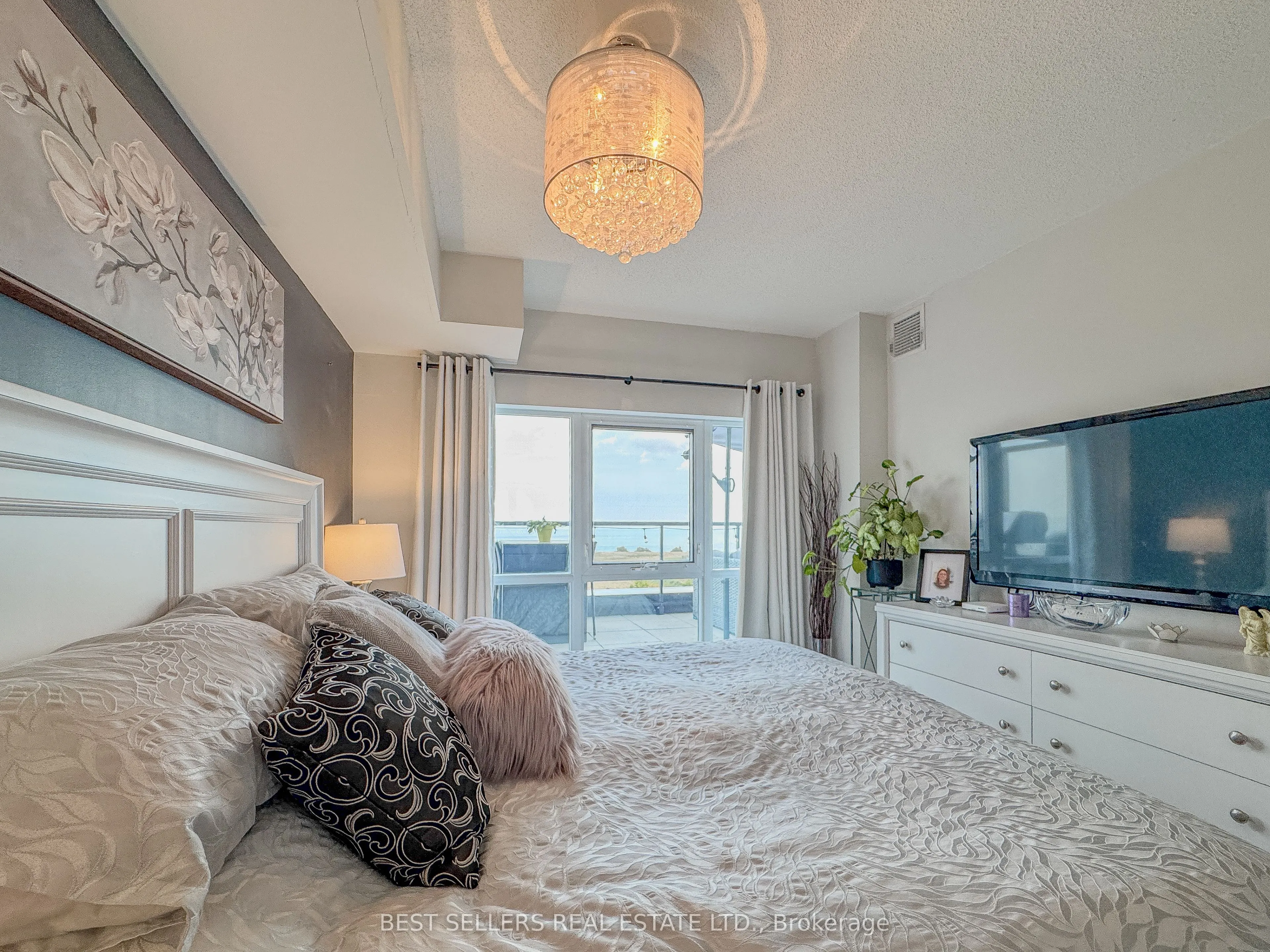 550 North Service Road #607