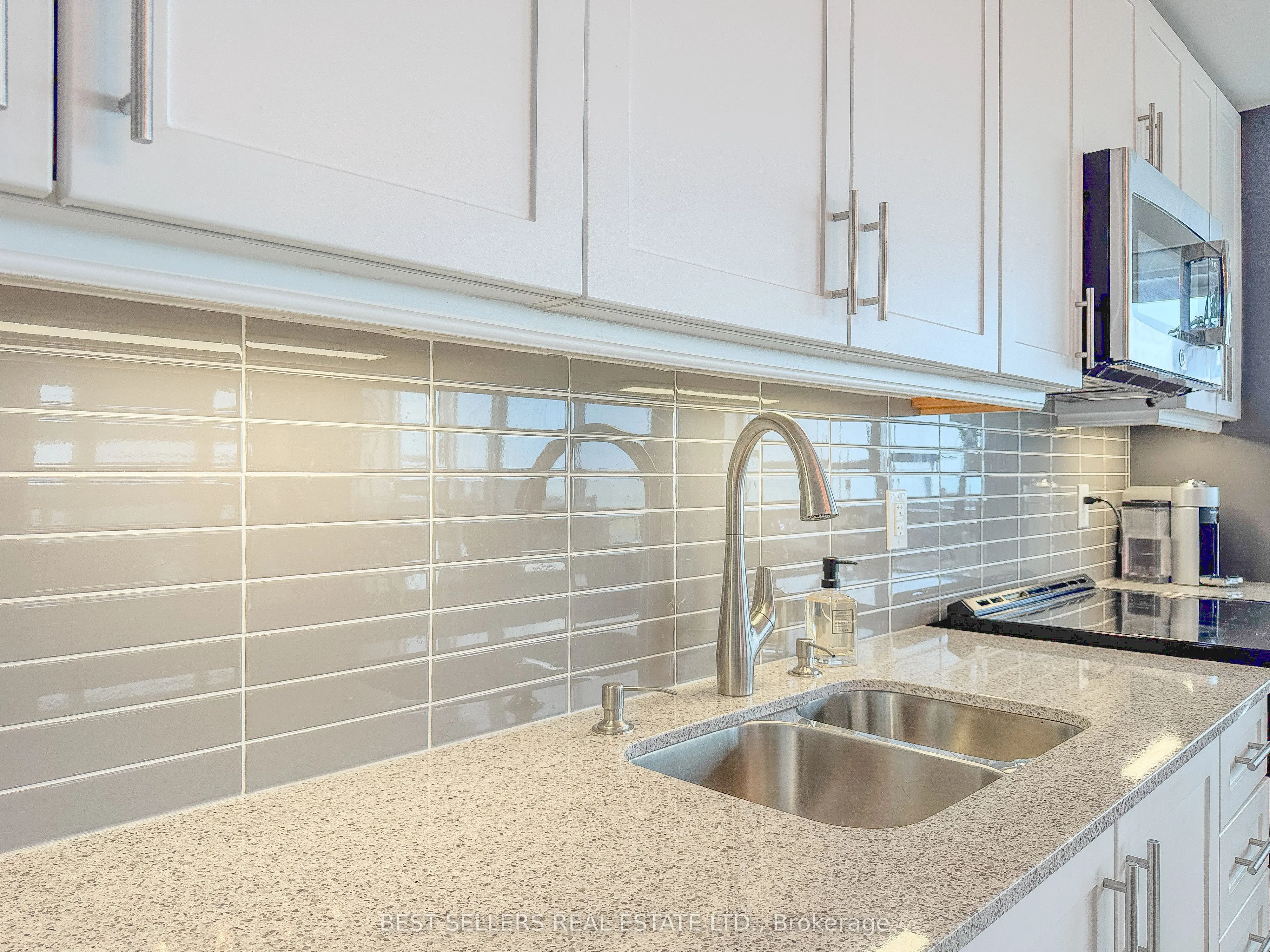 550 North Service Road #607