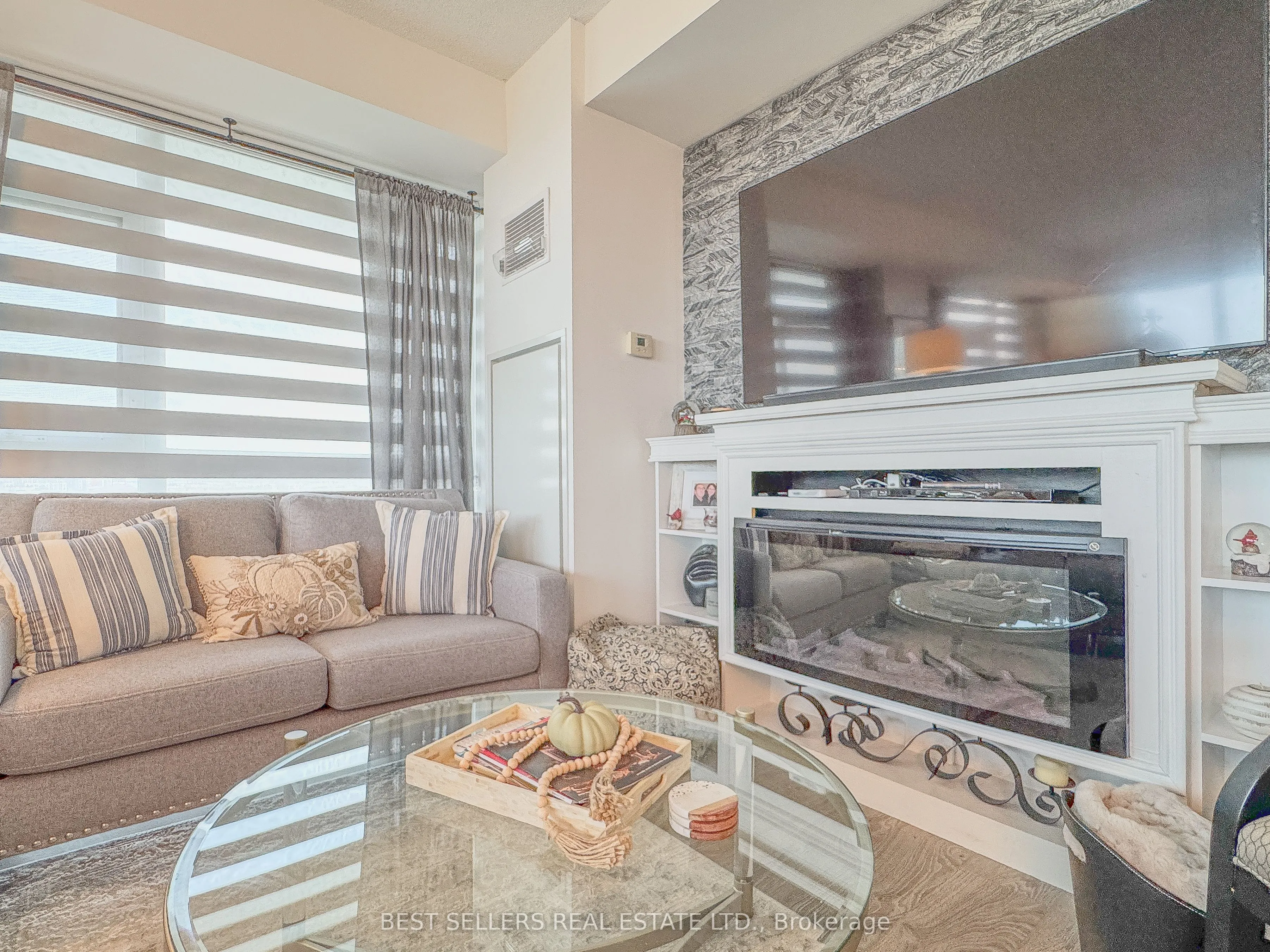 550 North Service Road #607