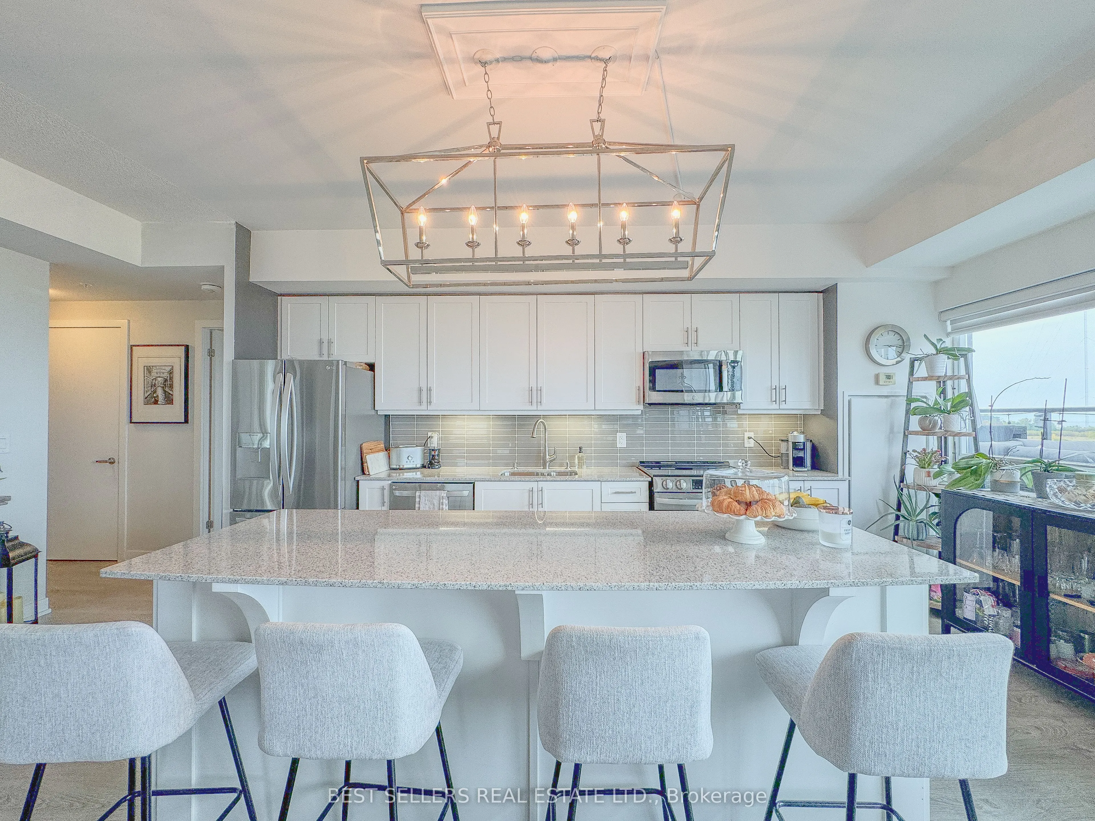 550 North Service Road #607