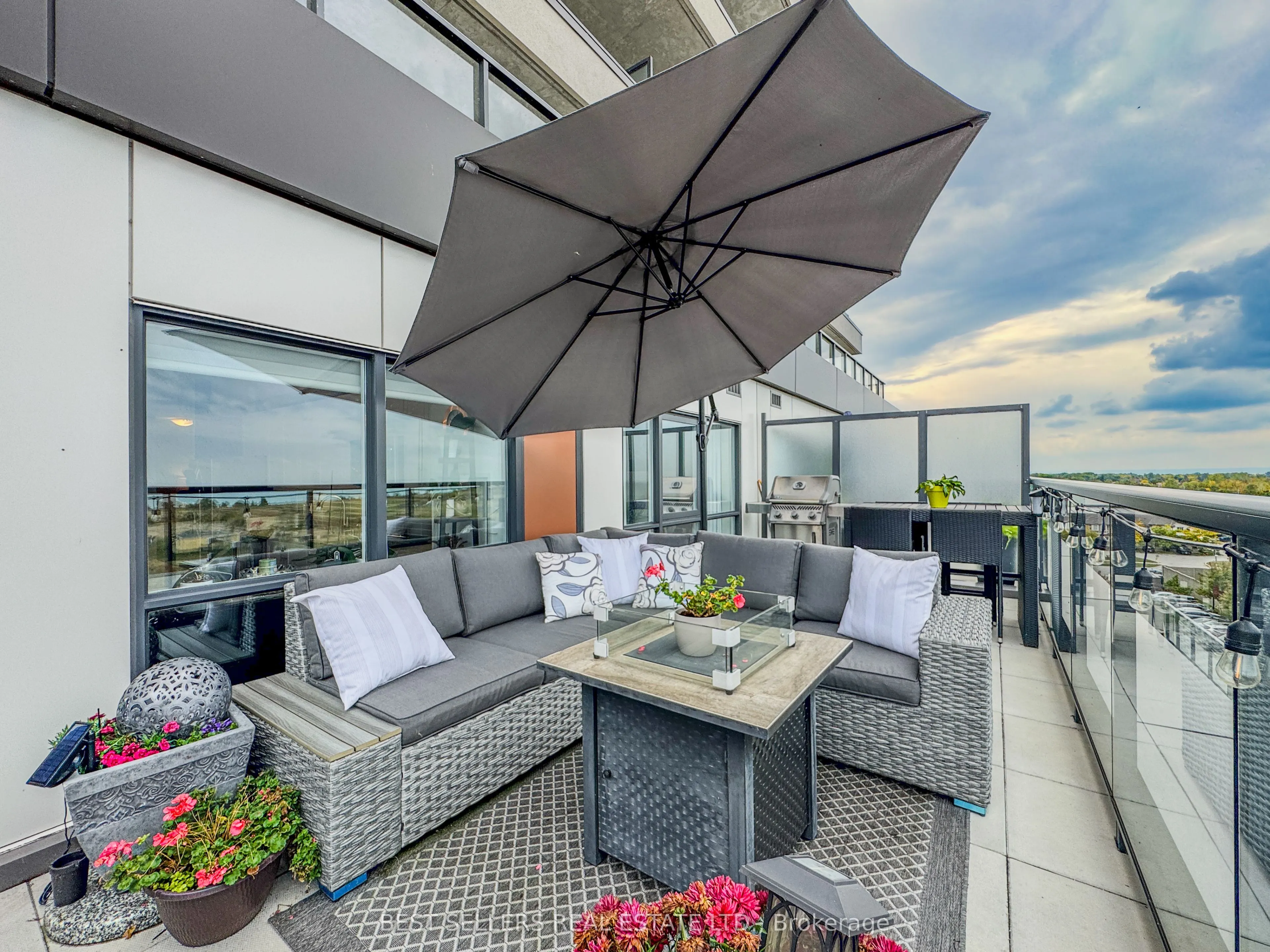 550 North Service Road #607