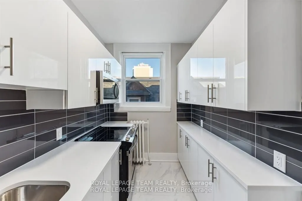 407 ELGIN Street #30