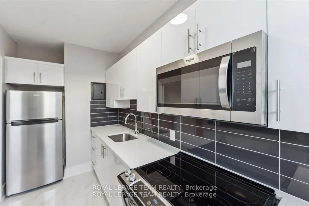 407 ELGIN Street #30
