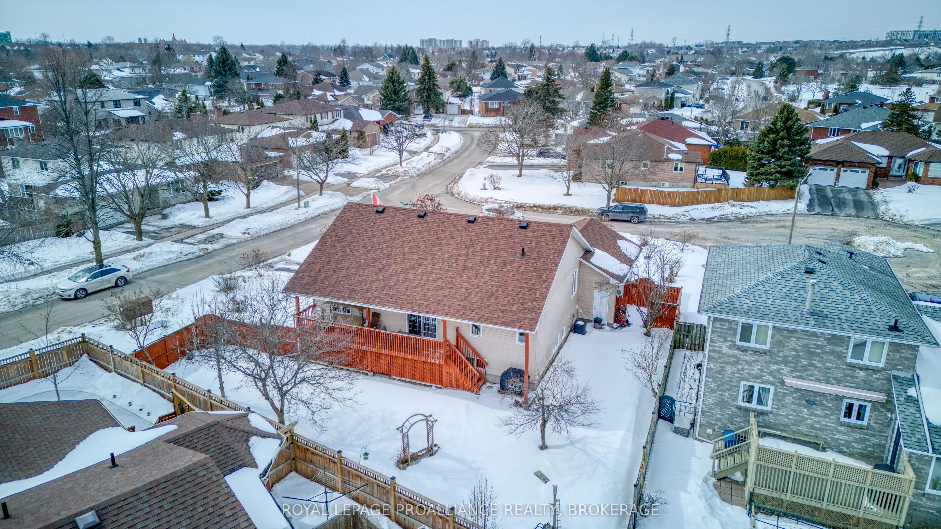 662 Millbrook Crescent