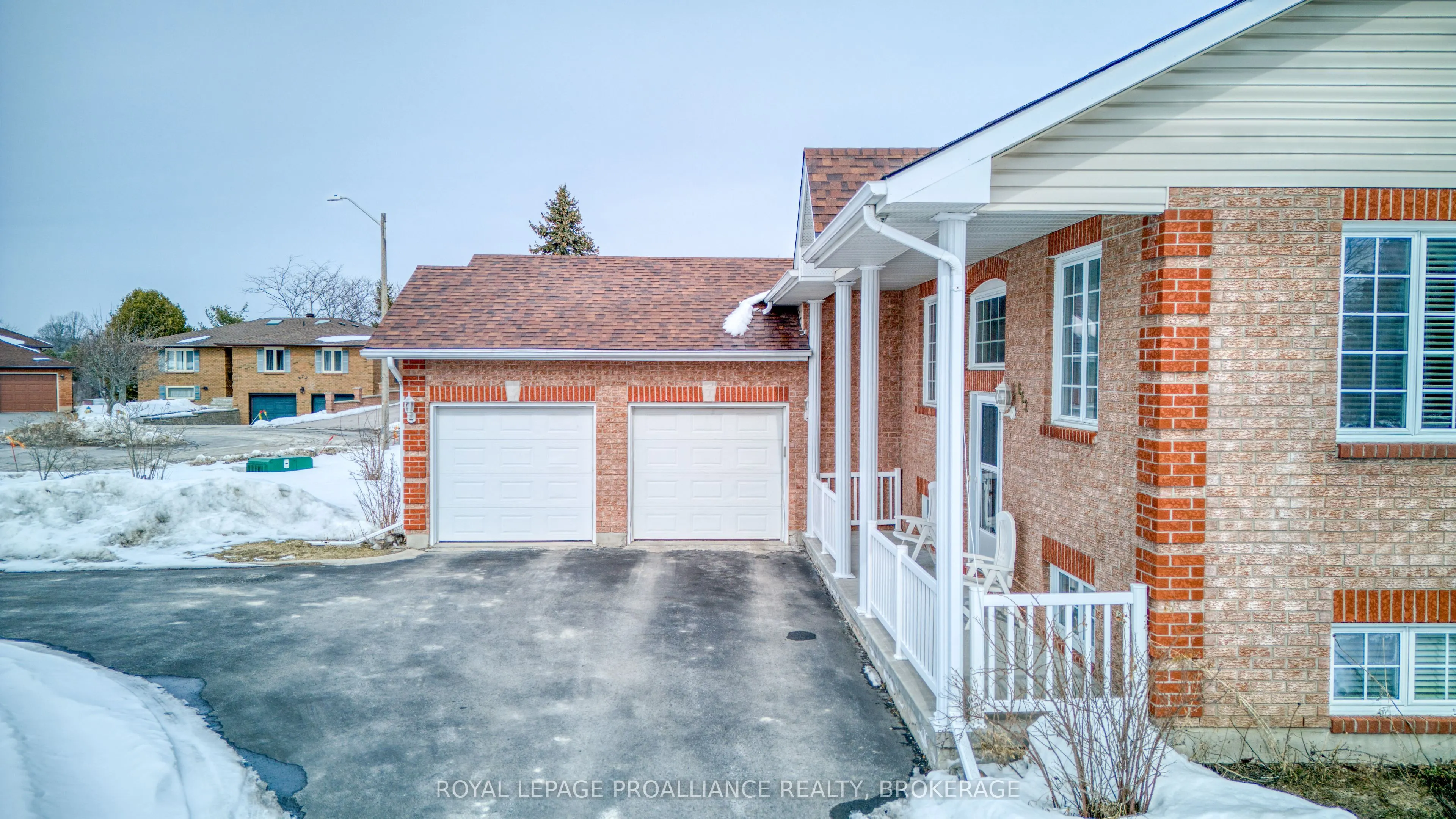 662 Millbrook Crescent