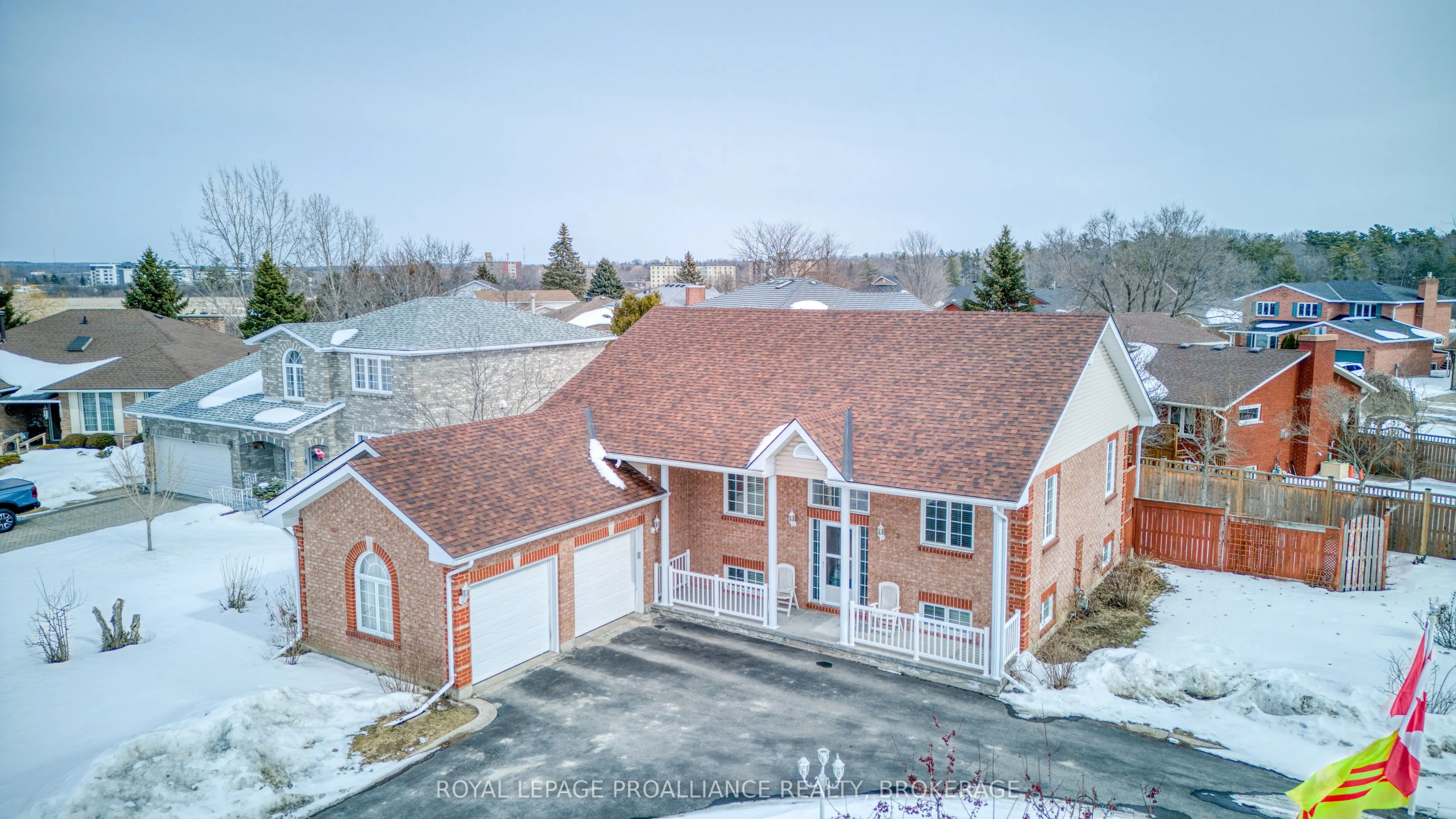 662 Millbrook Crescent