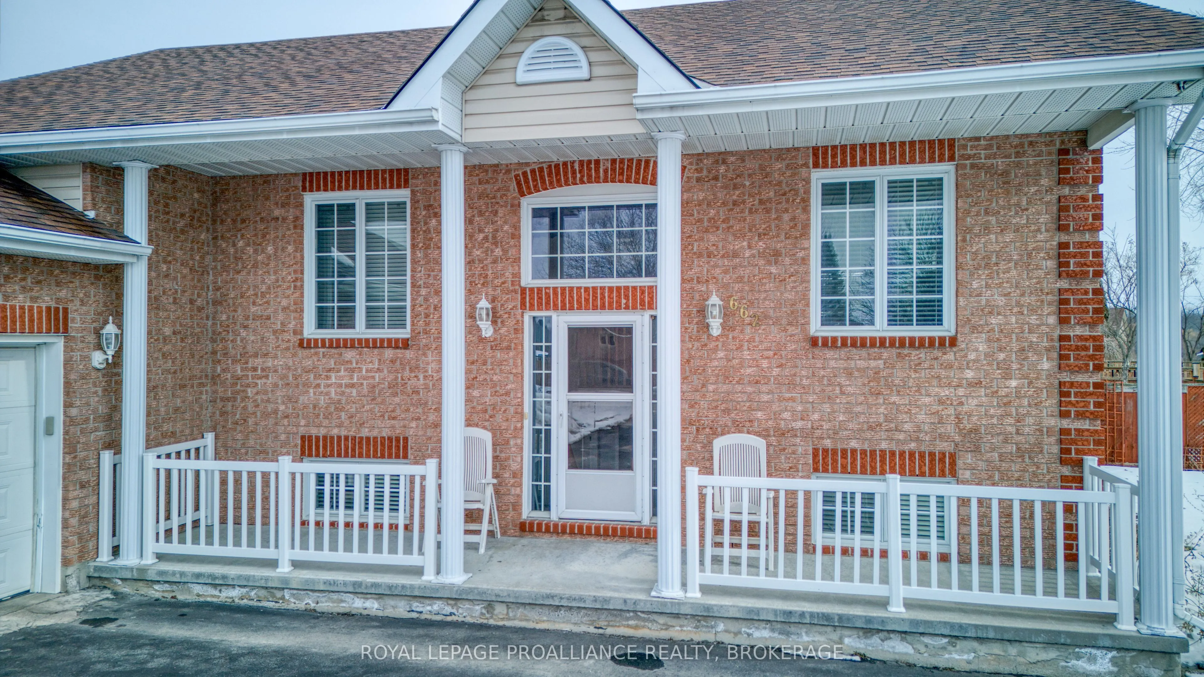 662 Millbrook Crescent