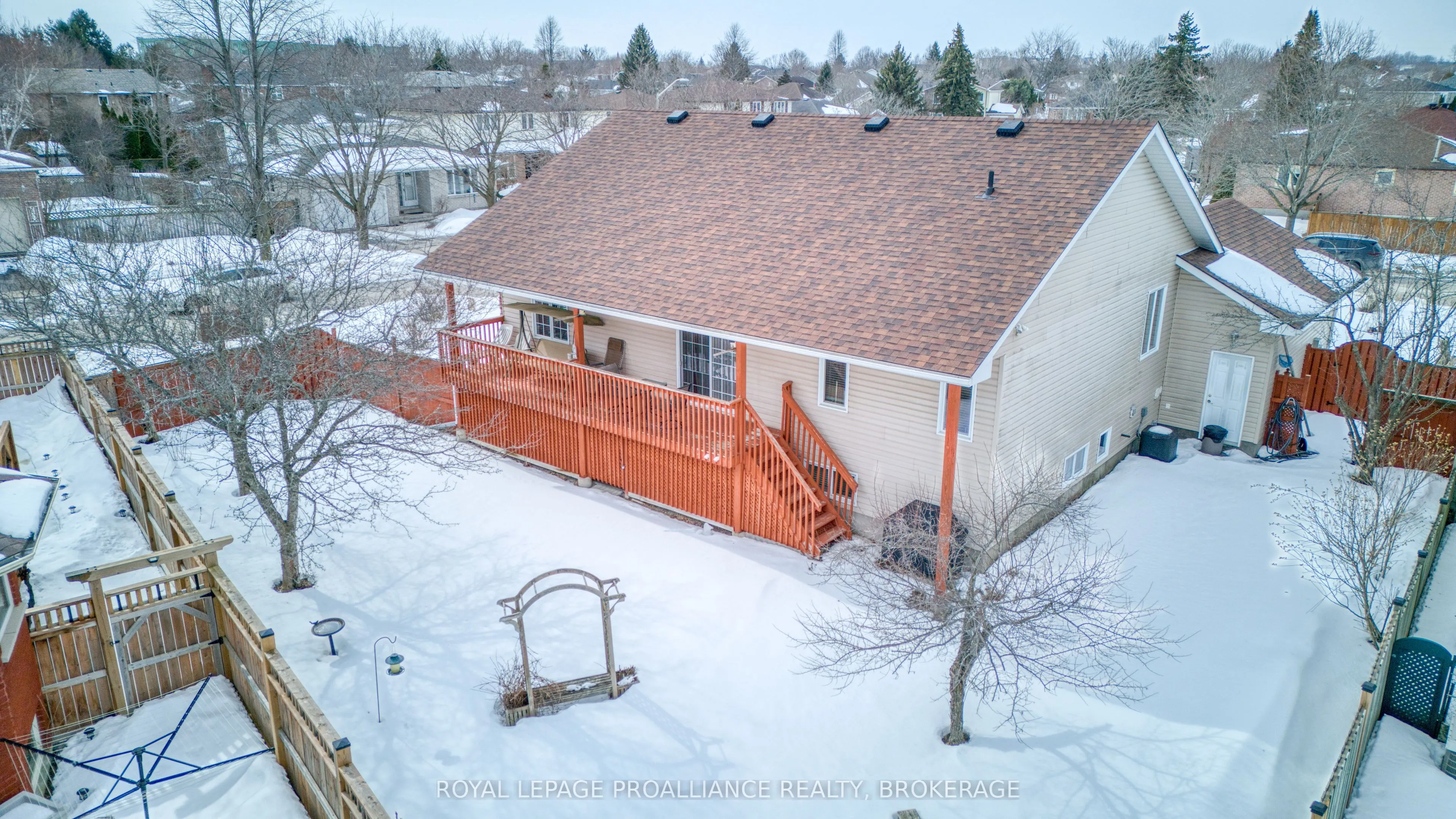 662 Millbrook Crescent