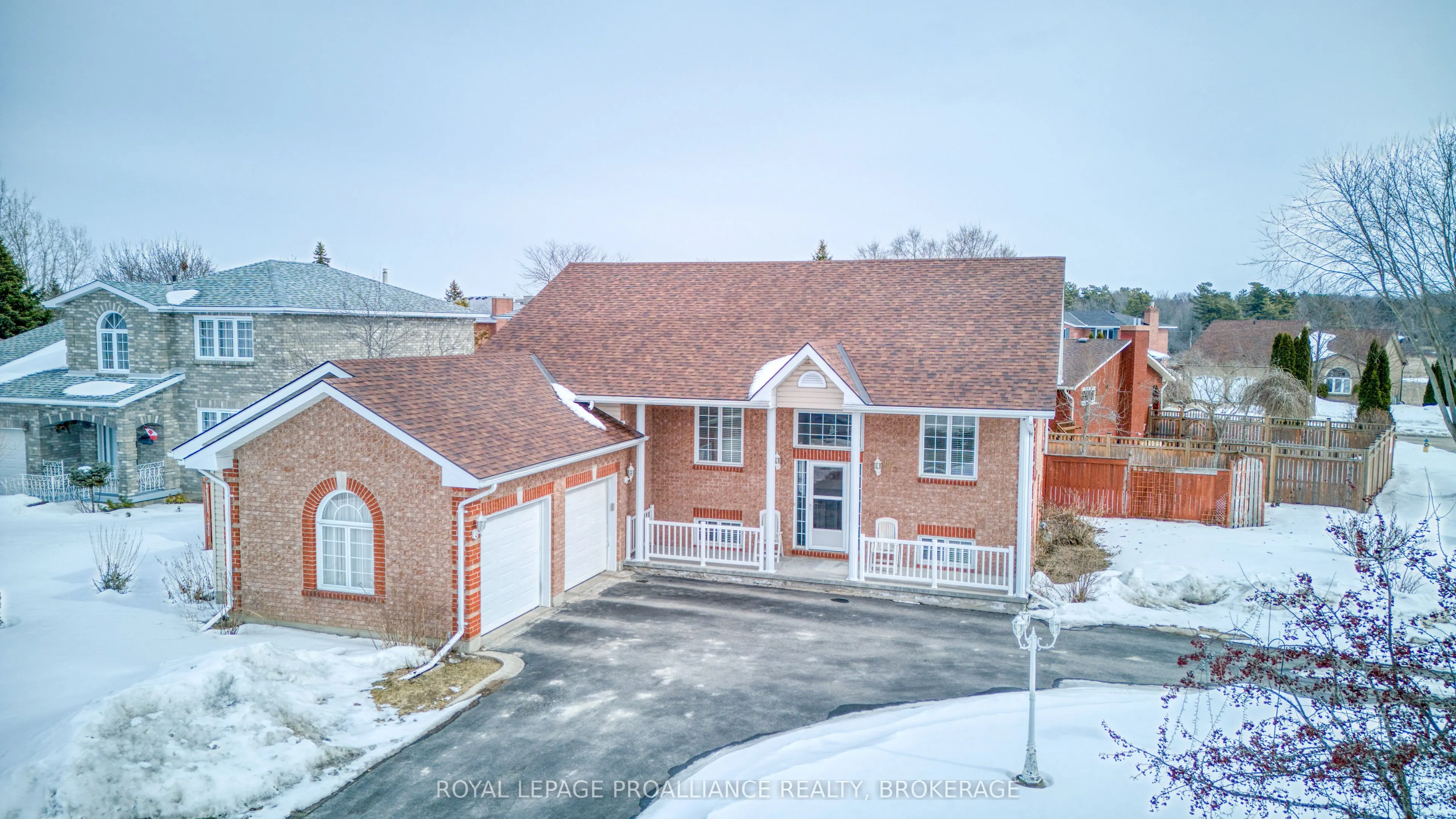 662 Millbrook Crescent