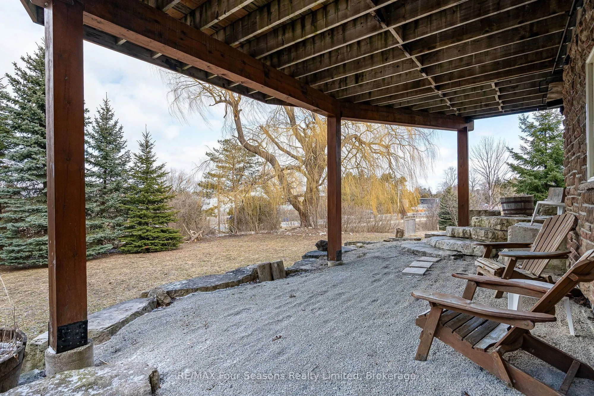 147 Lakeshore Road E