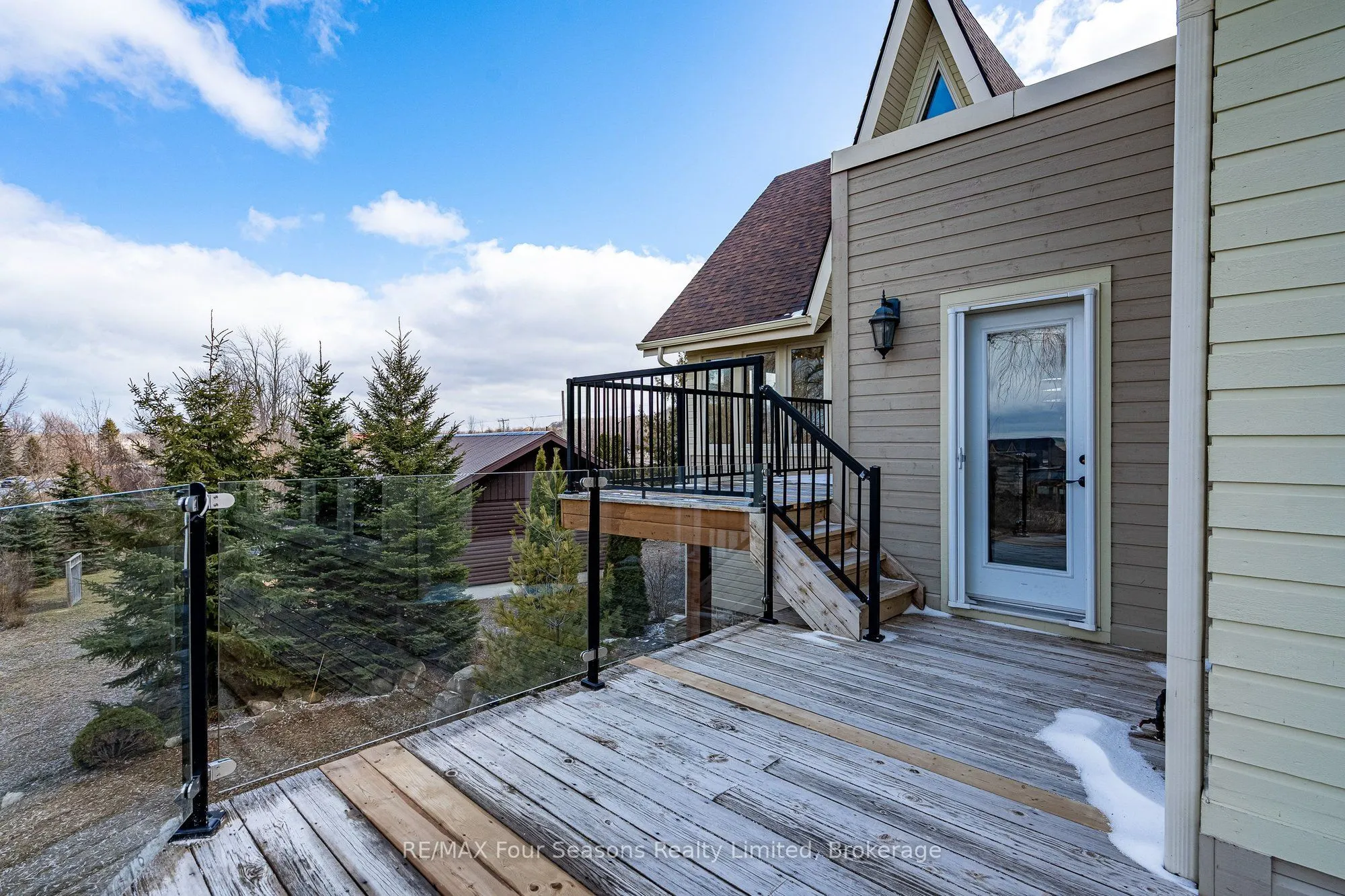 147 Lakeshore Road E