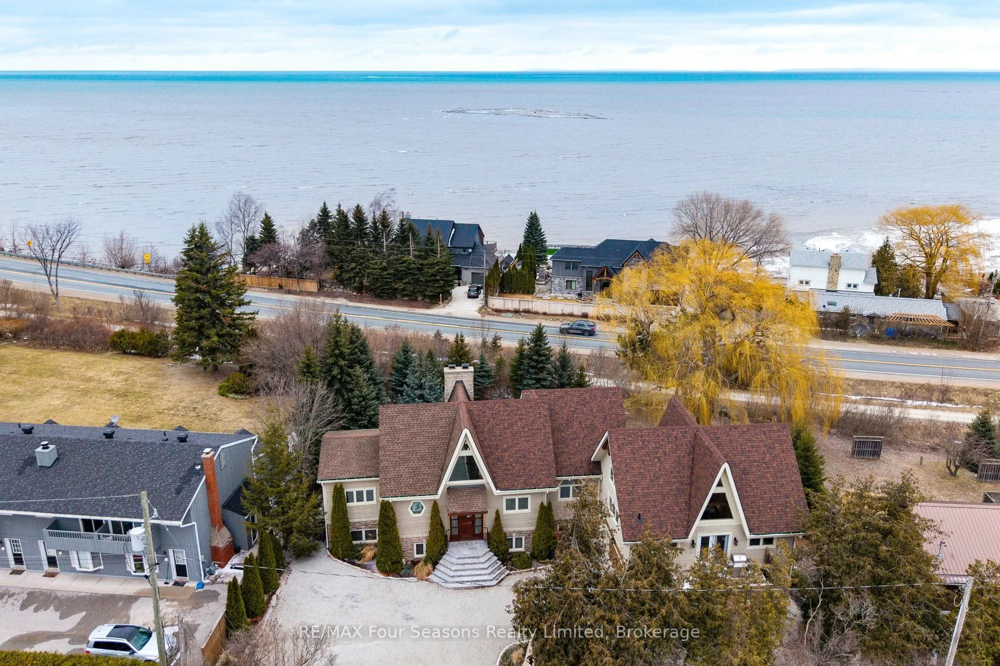 147 Lakeshore Road E