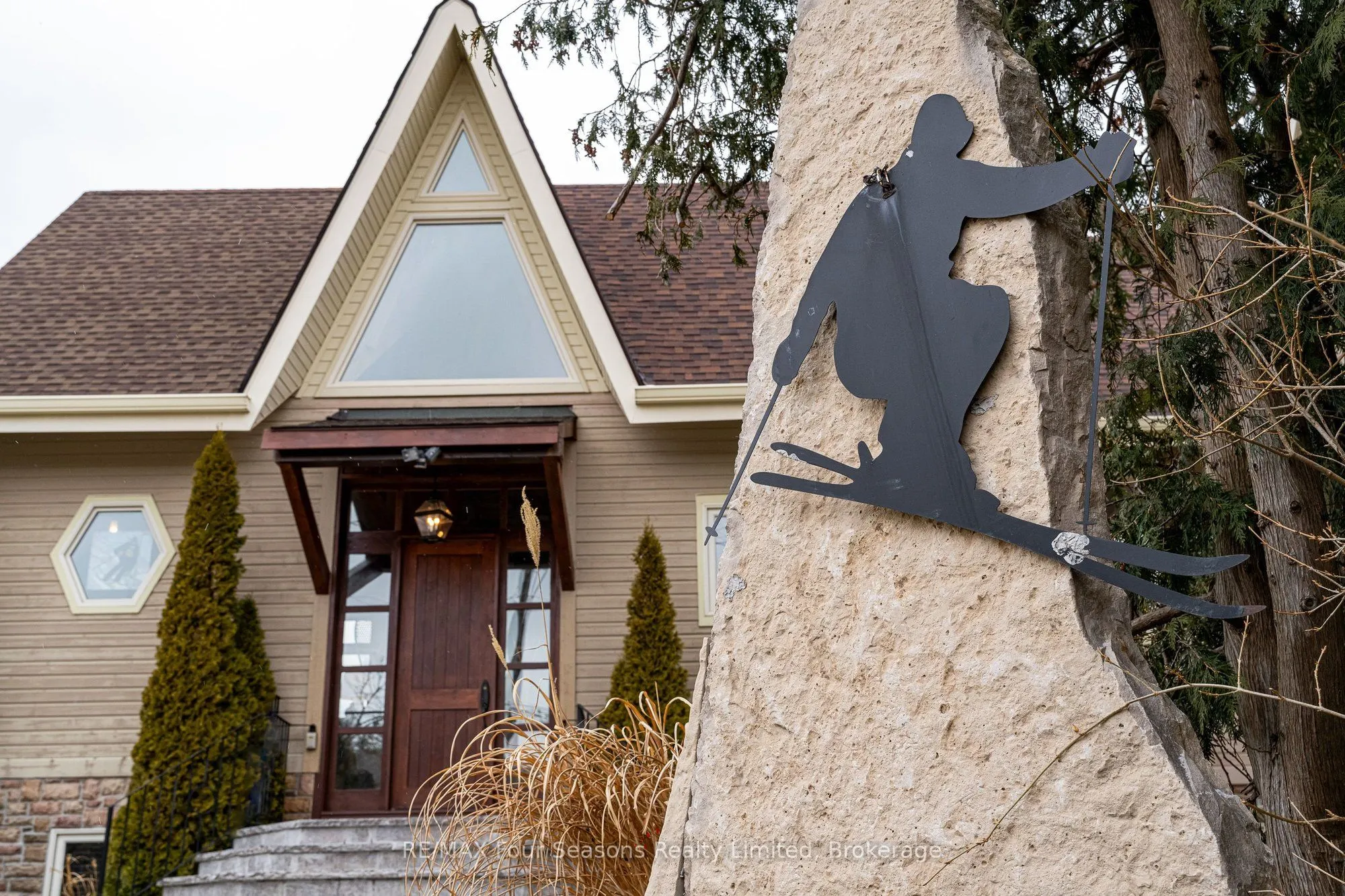147 Lakeshore Road E