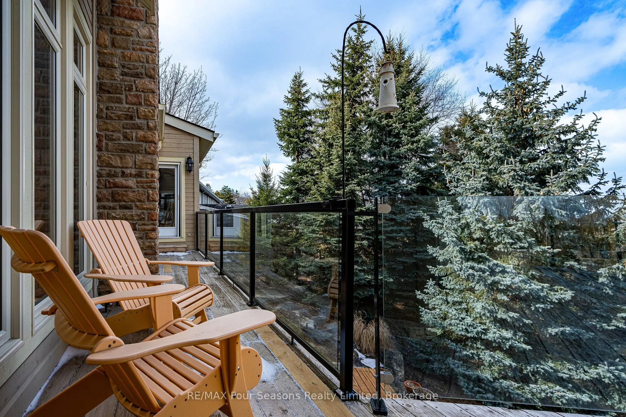 147 Lakeshore Road E