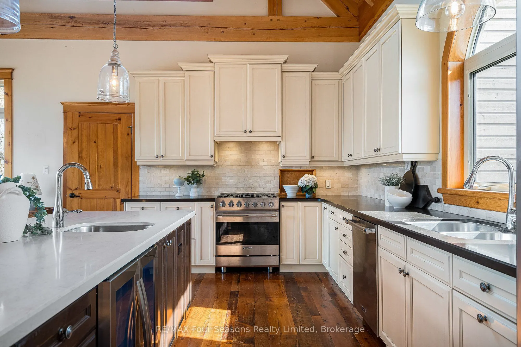 147 Lakeshore Road E