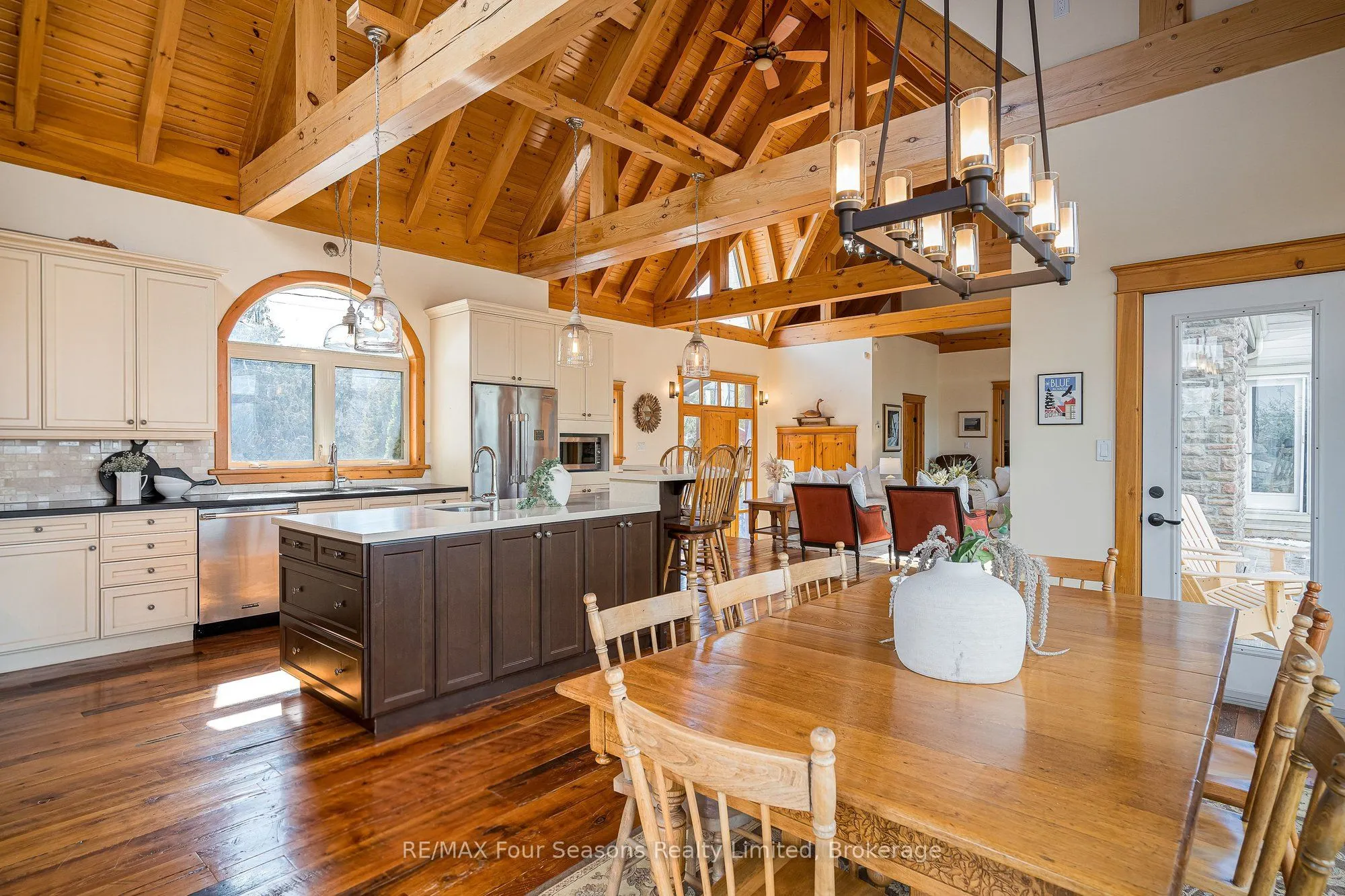 147 Lakeshore Road E