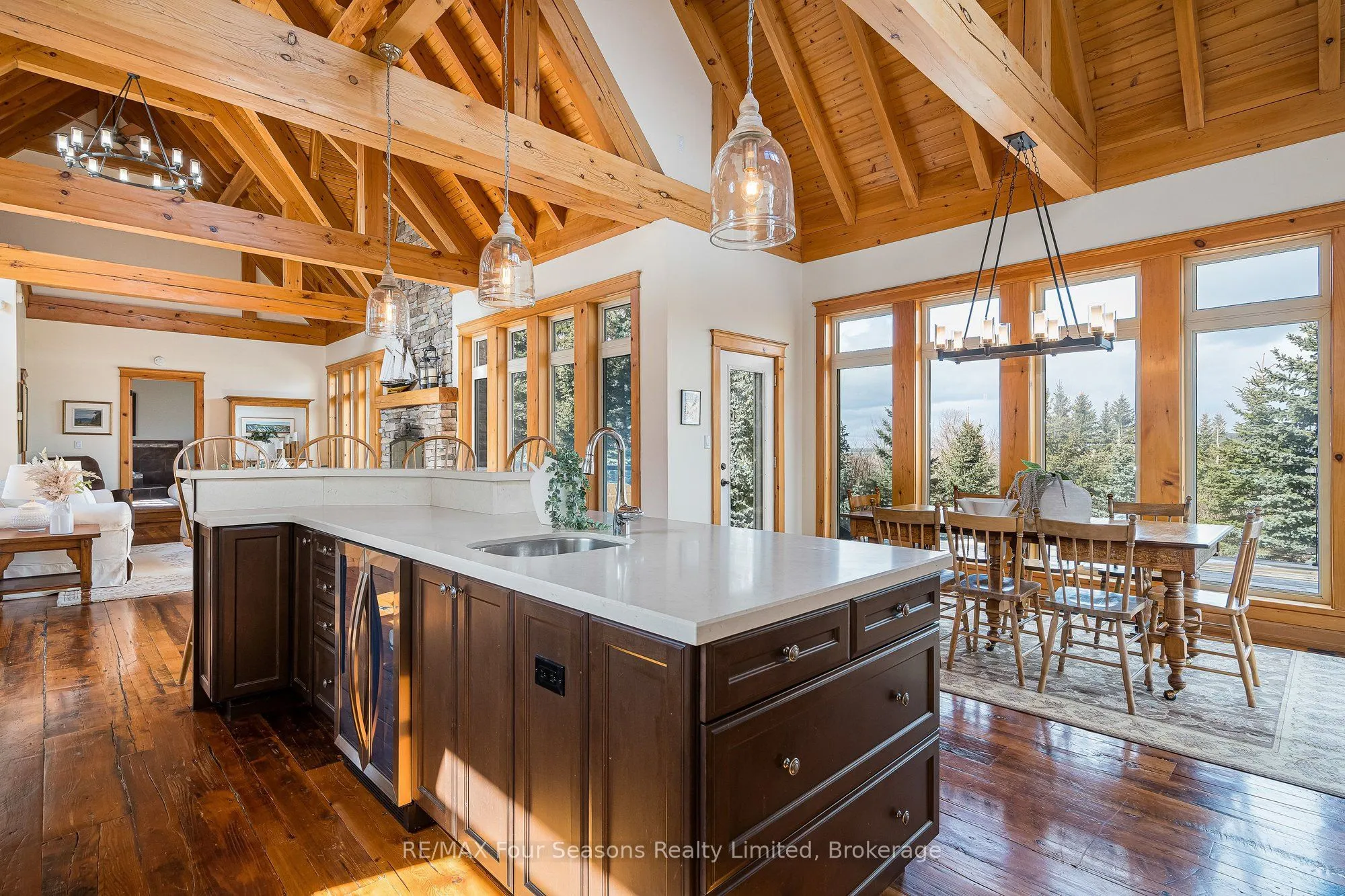 147 Lakeshore Road E