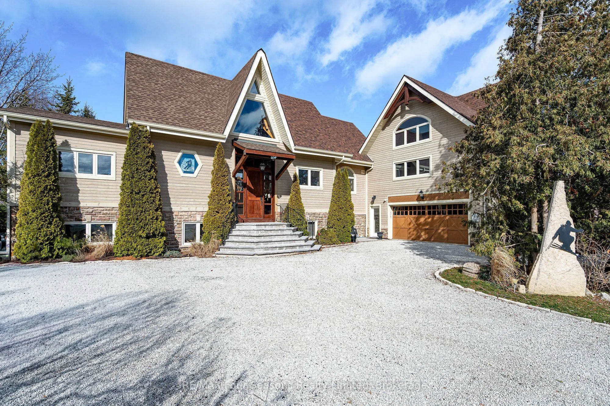 147 Lakeshore Road E