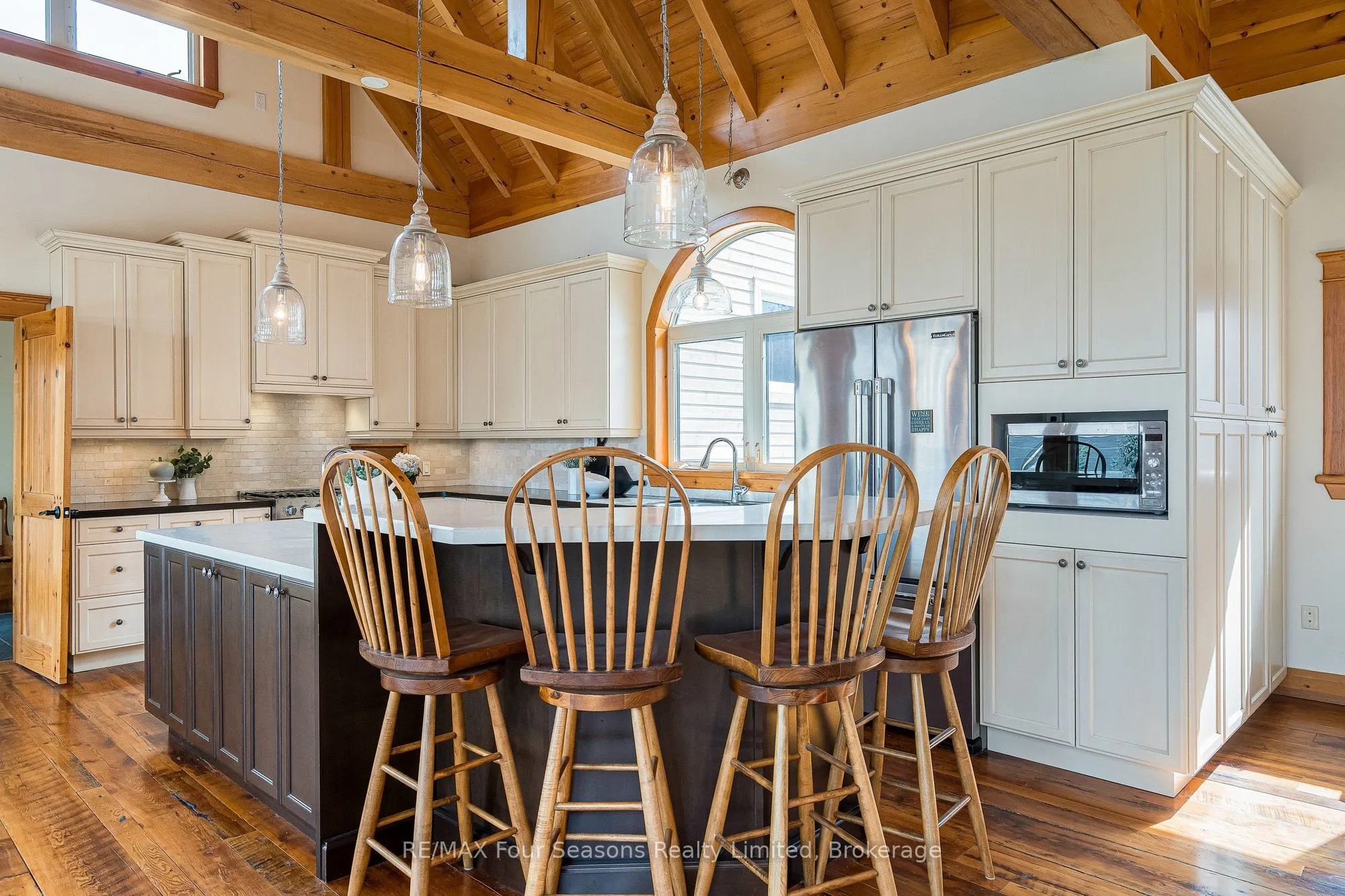 147 Lakeshore Road E