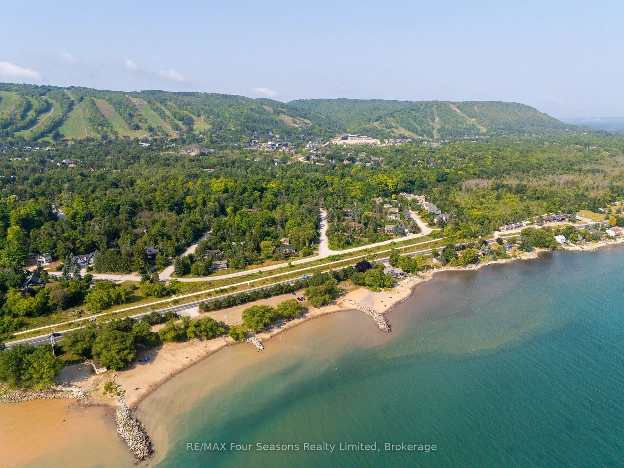147 Lakeshore Road E