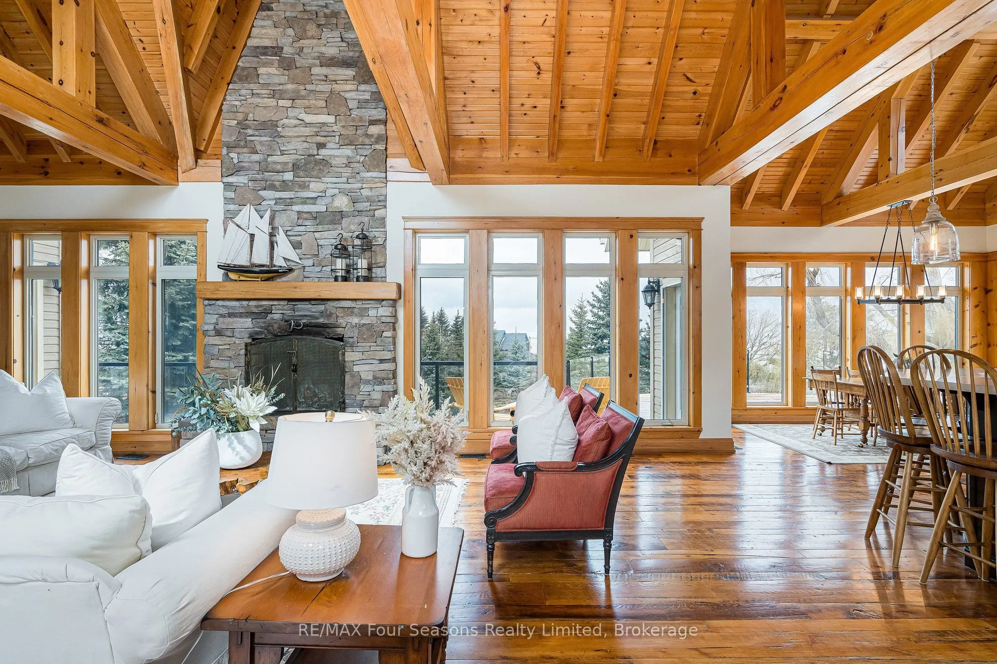 147 Lakeshore Road E