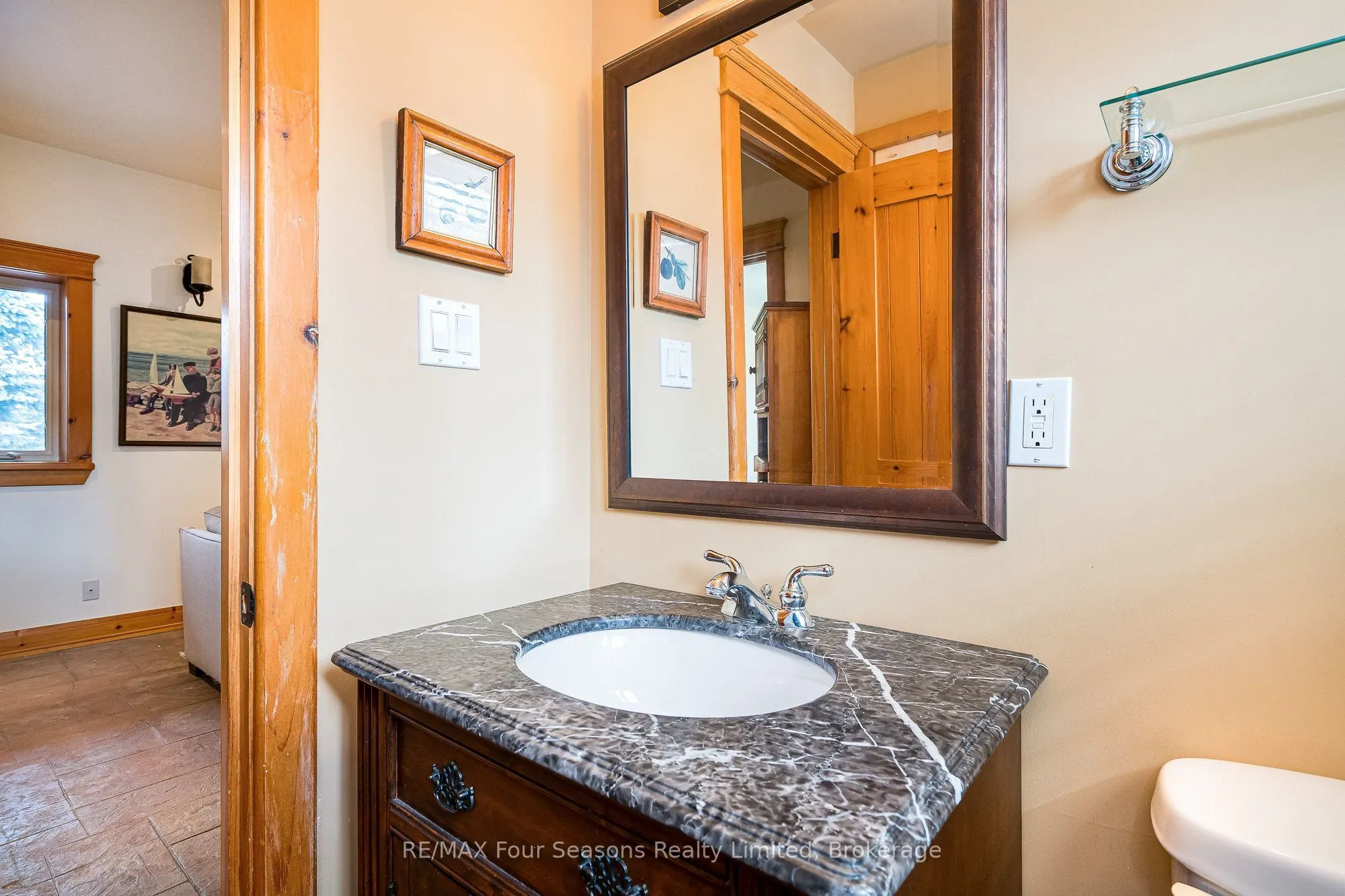 147 Lakeshore Road E
