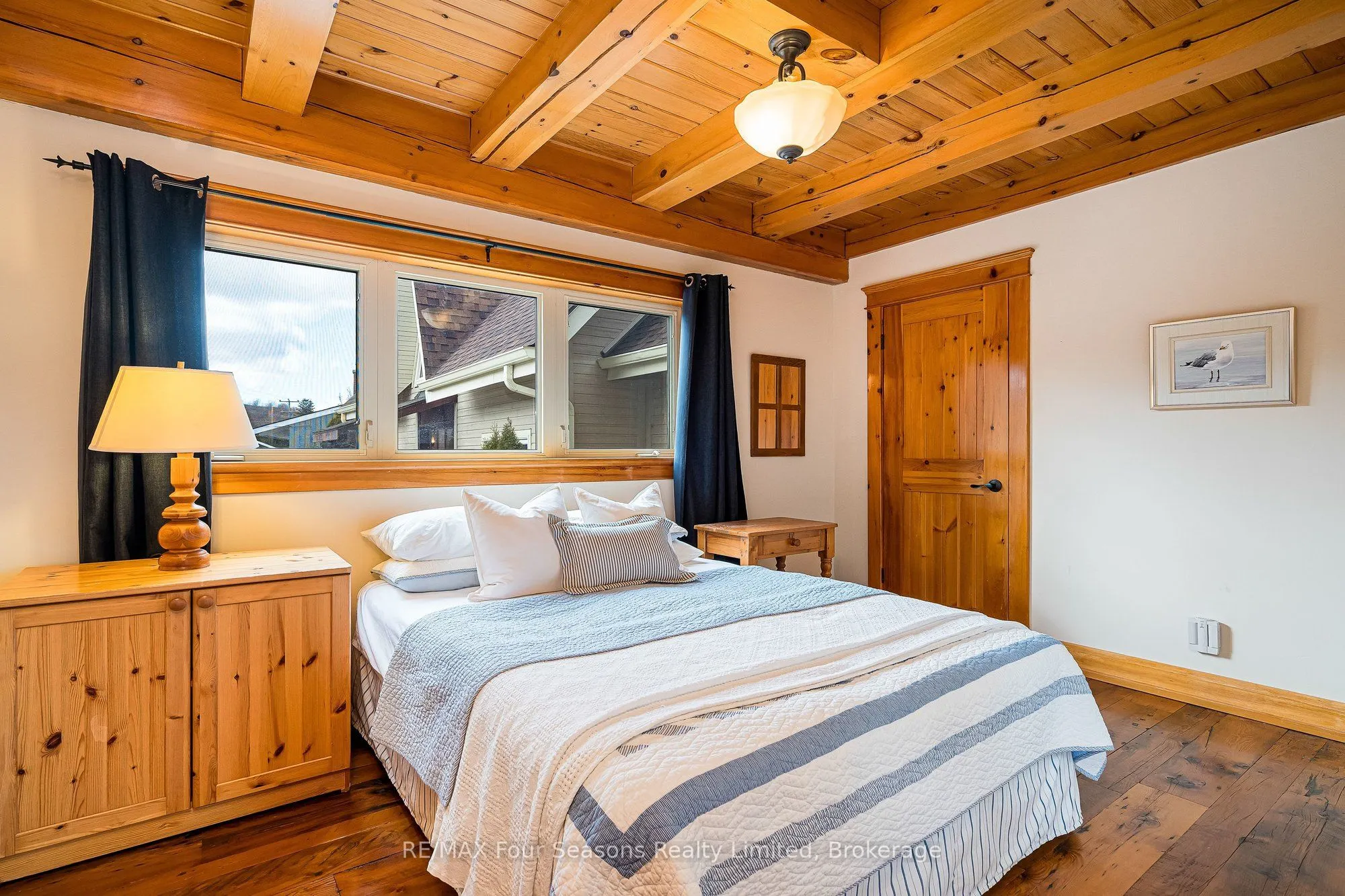 147 Lakeshore Road E