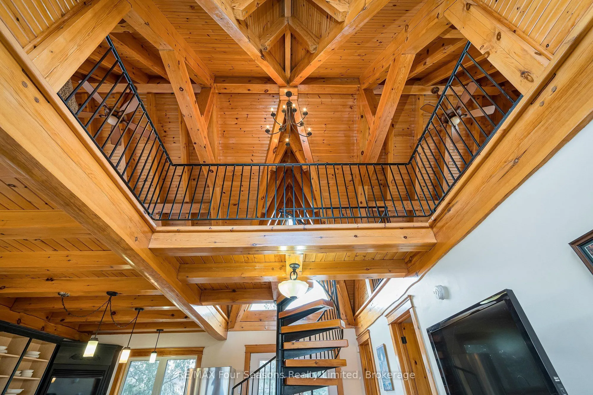 147 Lakeshore Road E