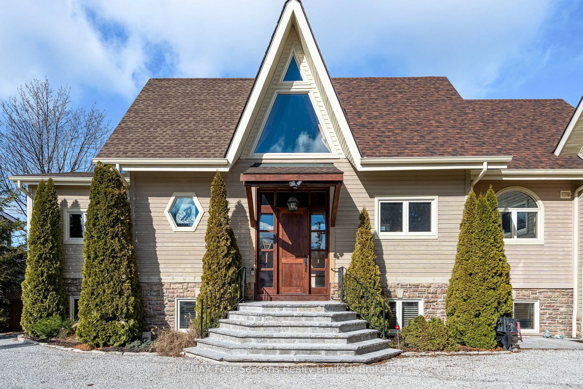 147 Lakeshore Road E