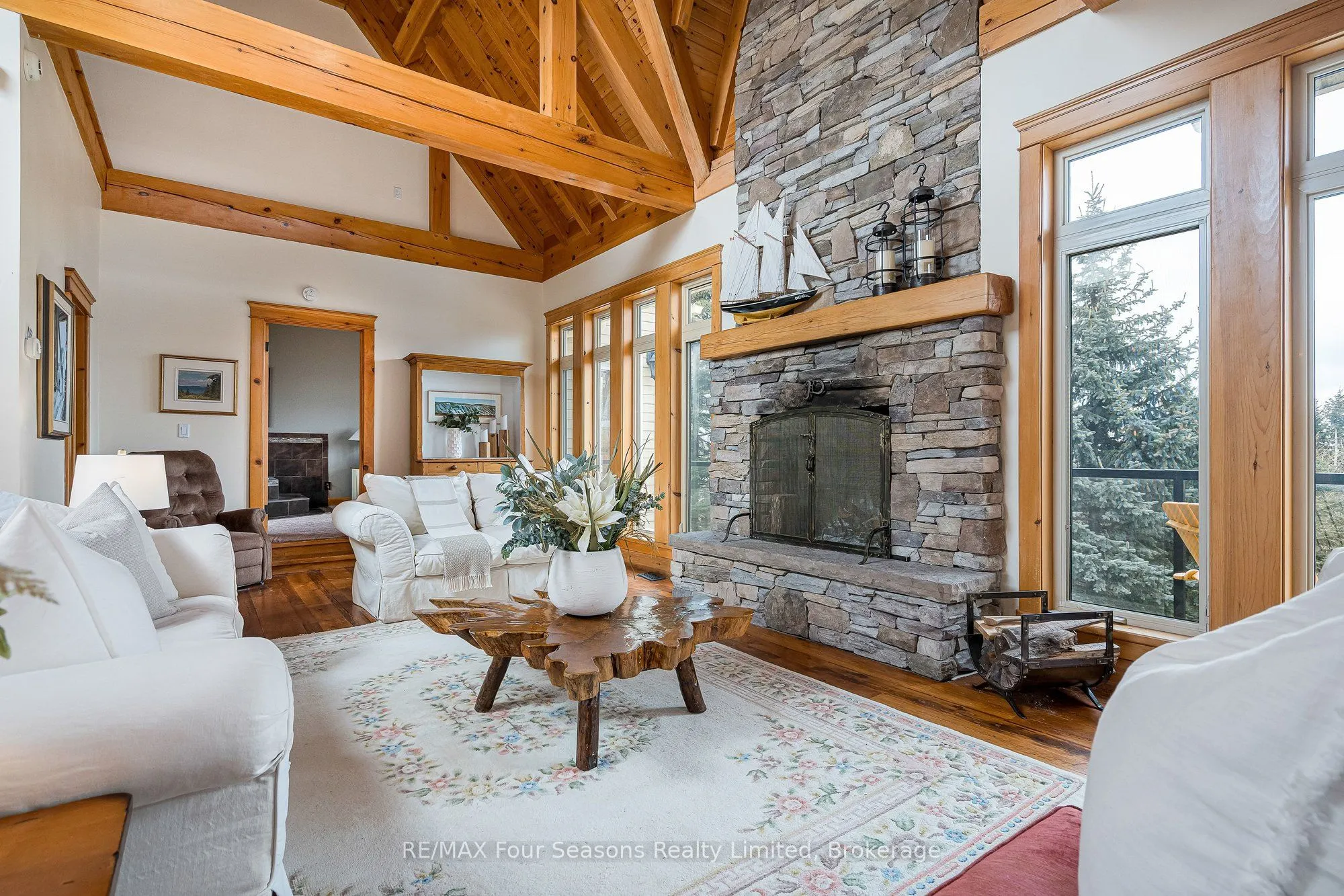 147 Lakeshore Road E