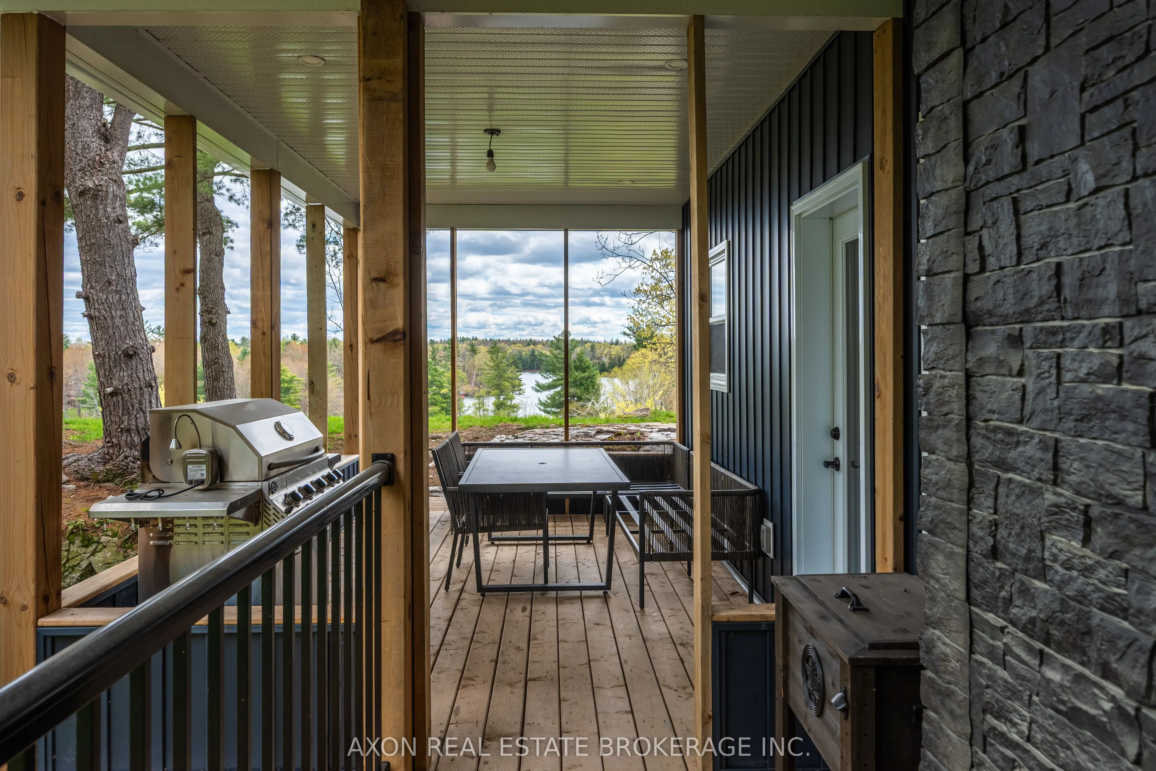 1022 Briscoe Bay Lane