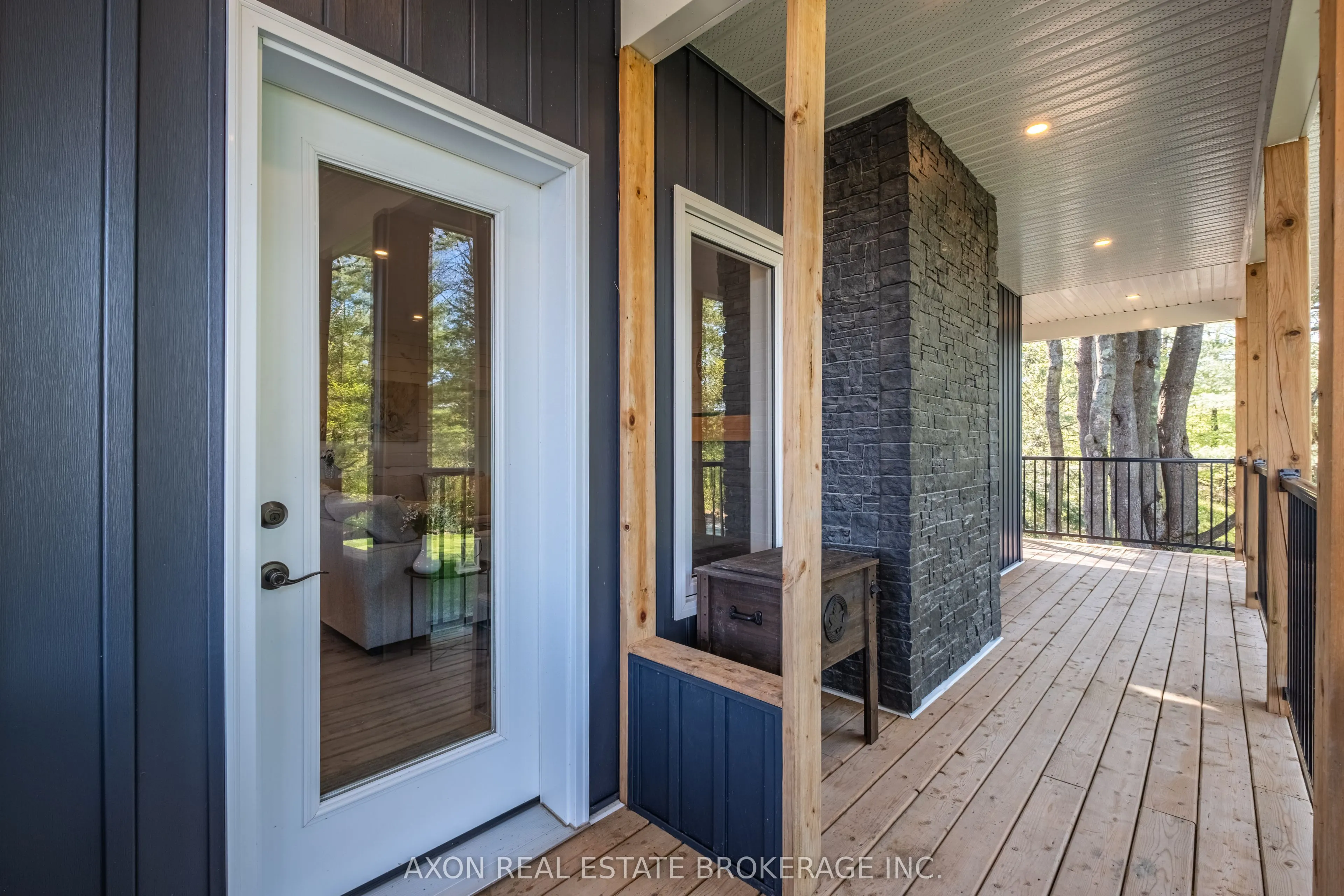 1022 Briscoe Bay Lane