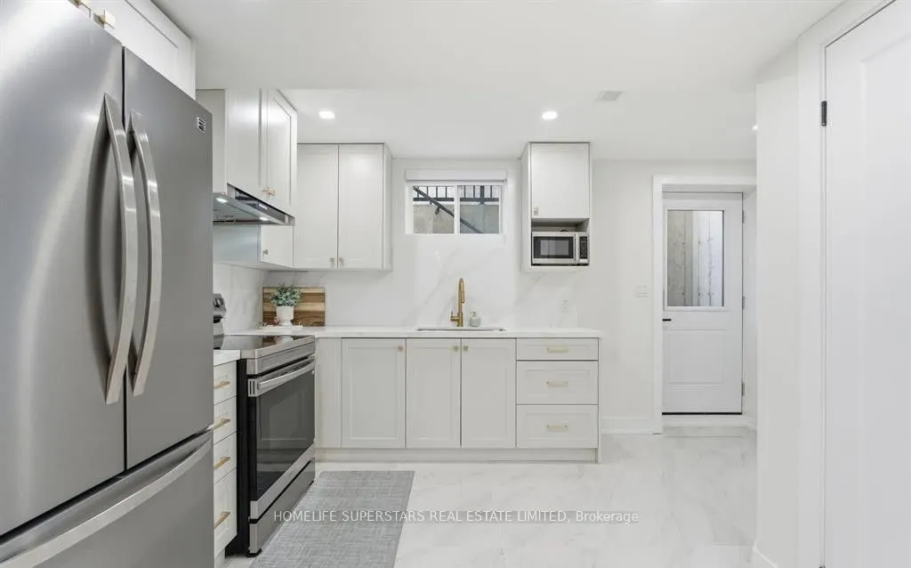 7403 Sherrilee Crescent