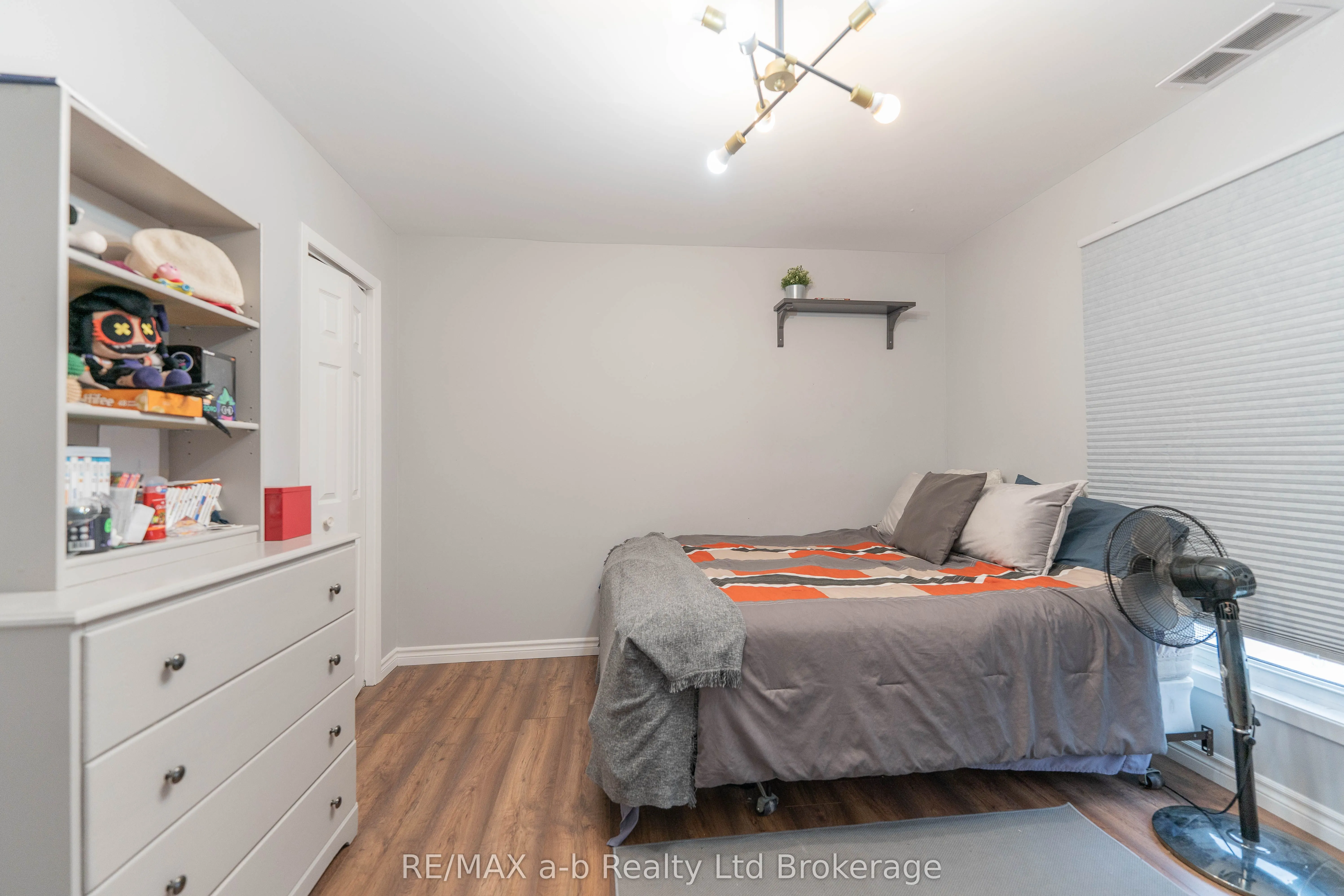 13 Potters Road N