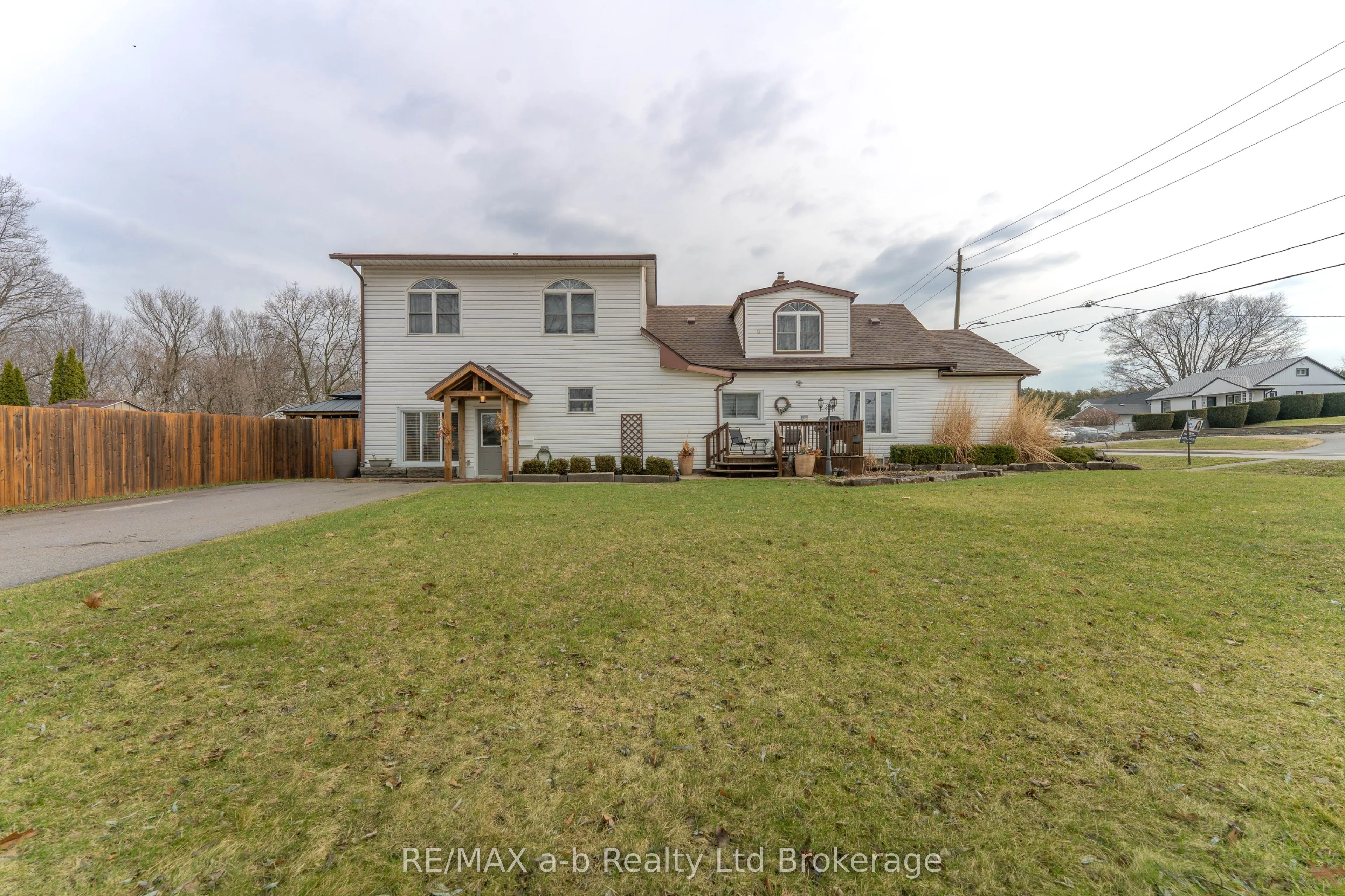 13 Potters Road N