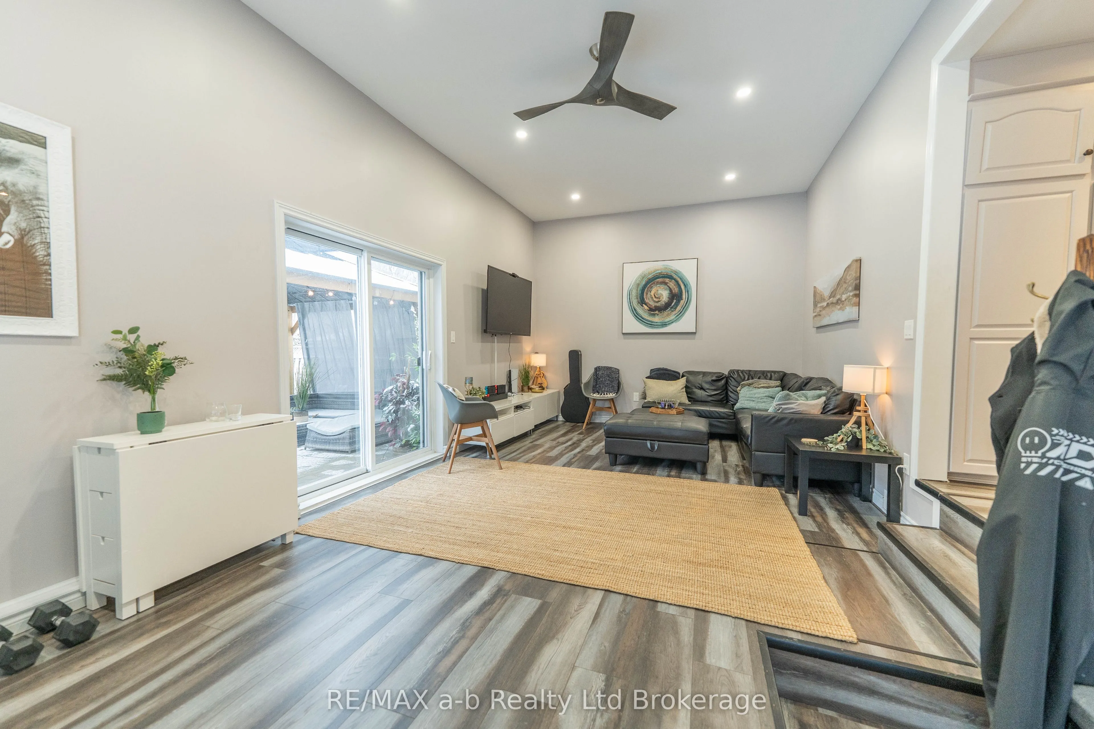 13 Potters Road N