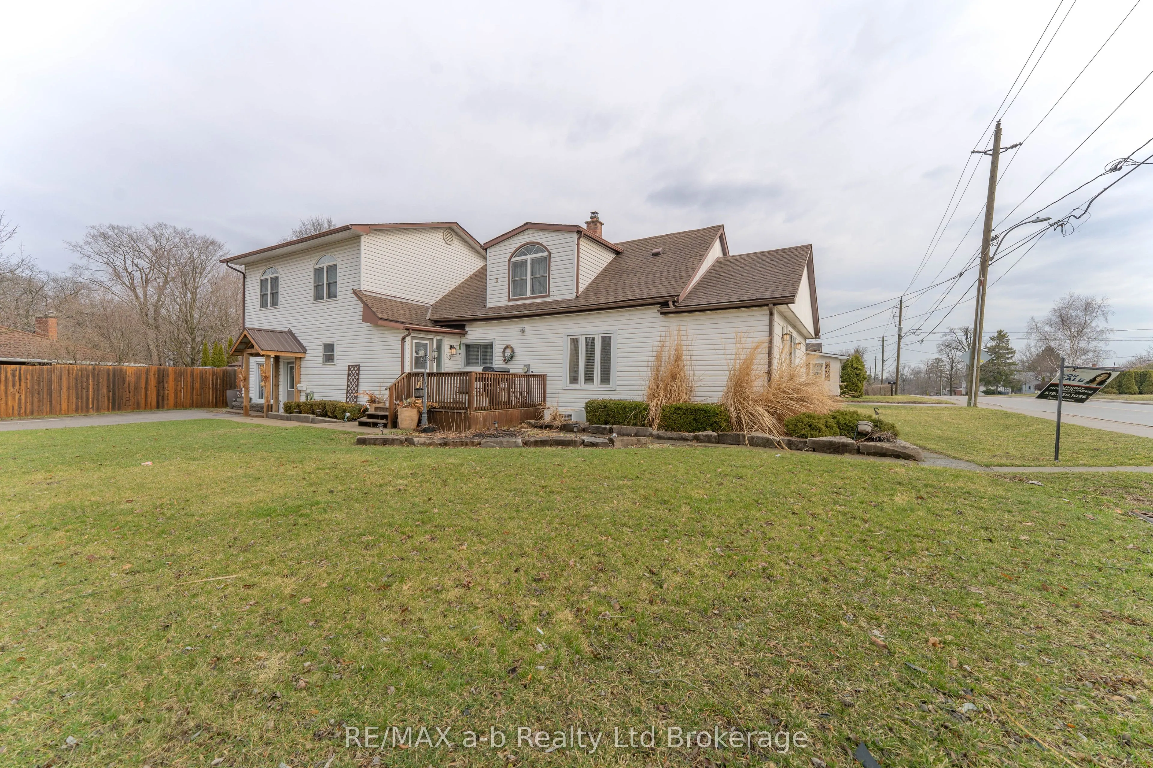 13 Potters Road N