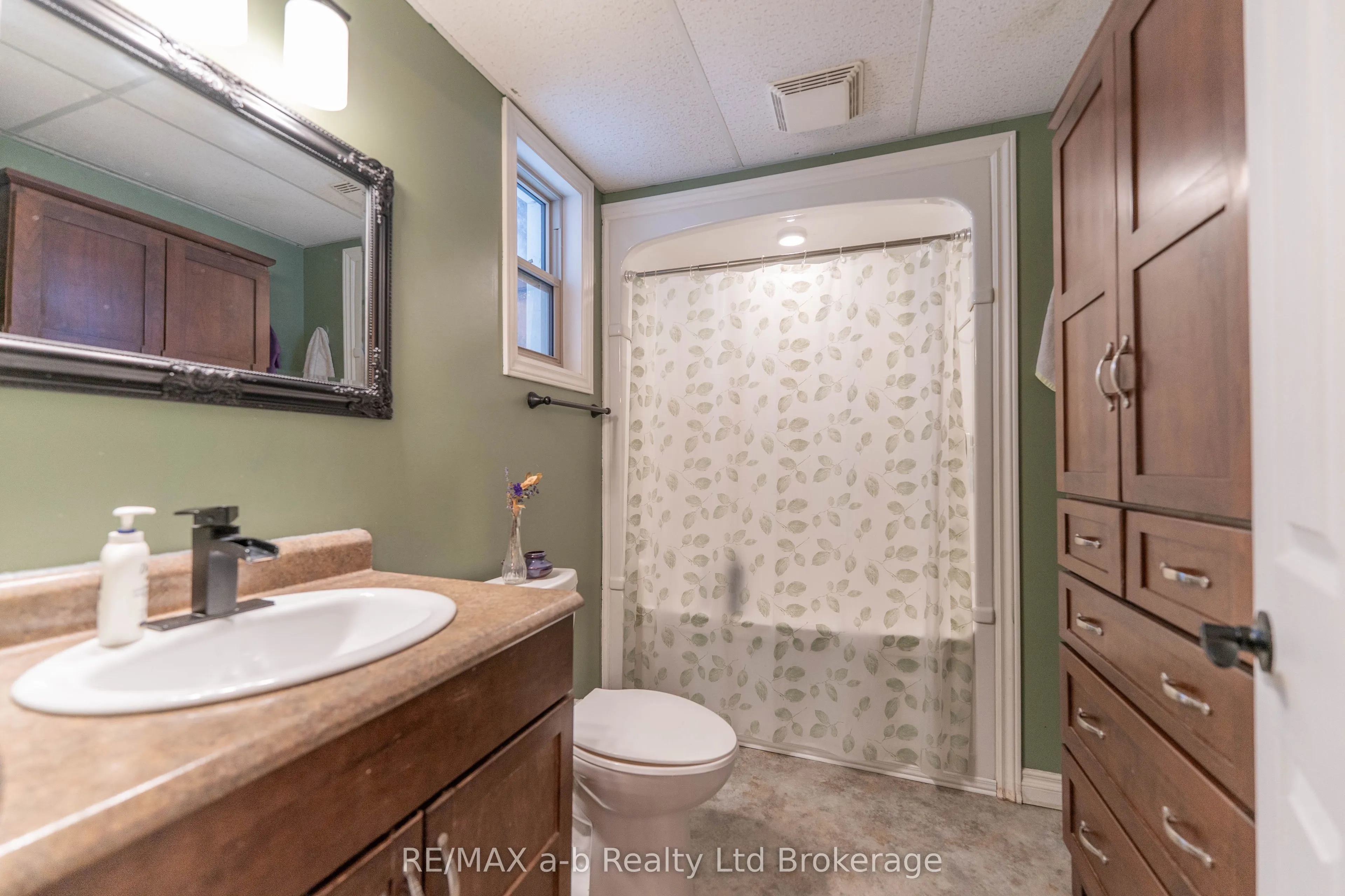 13 Potters Road N