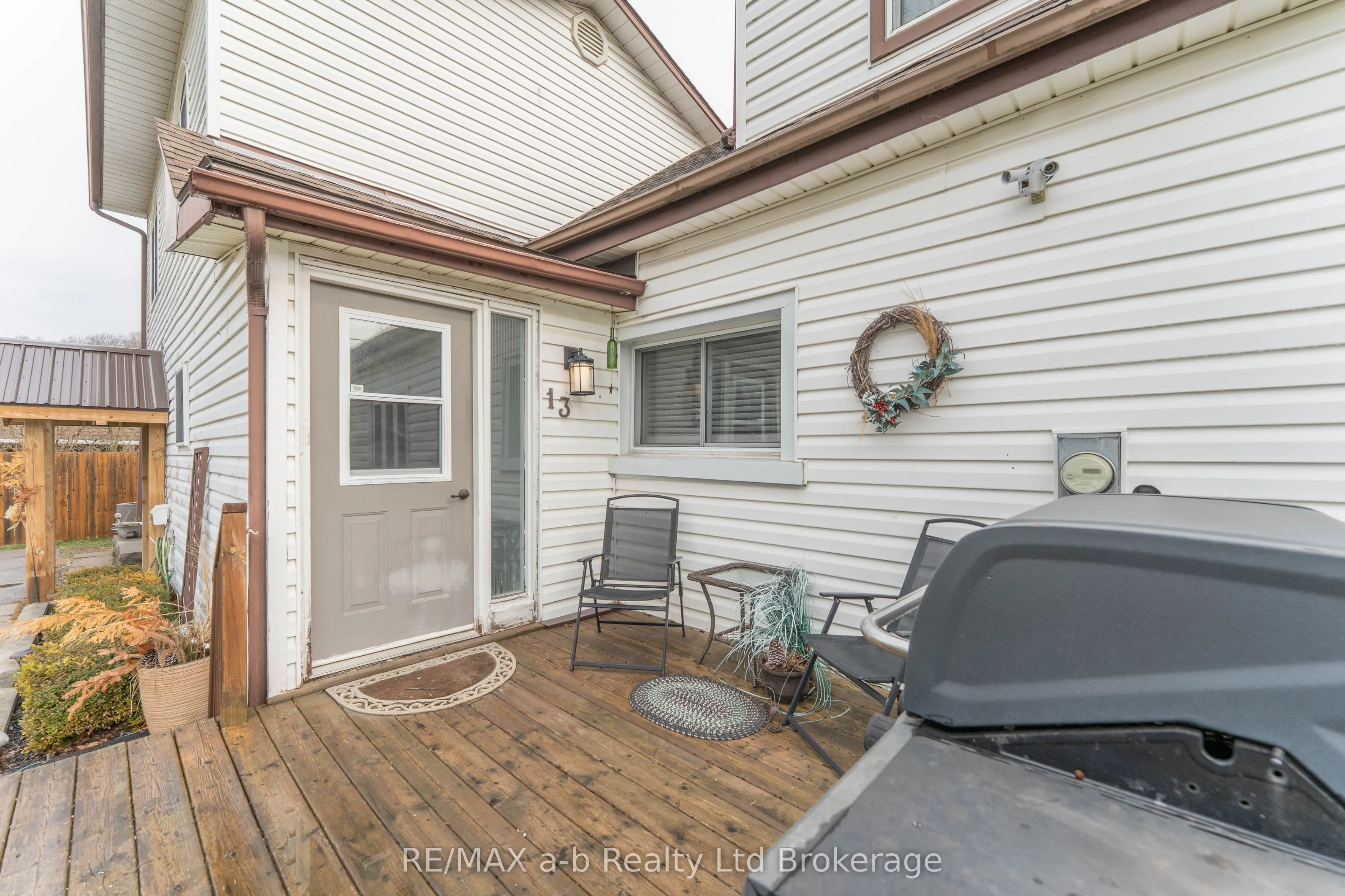 13 Potters Road N