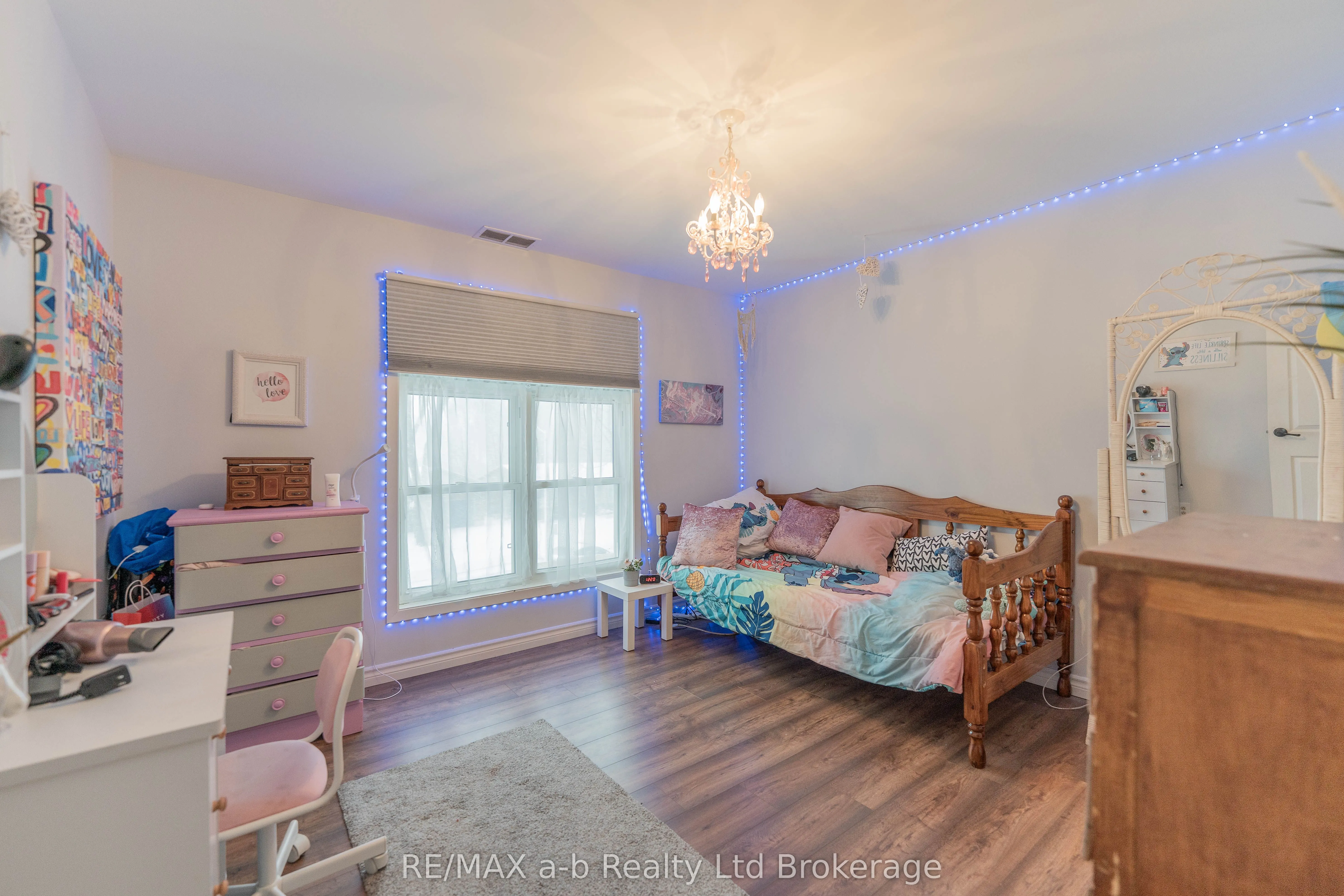 13 Potters Road N