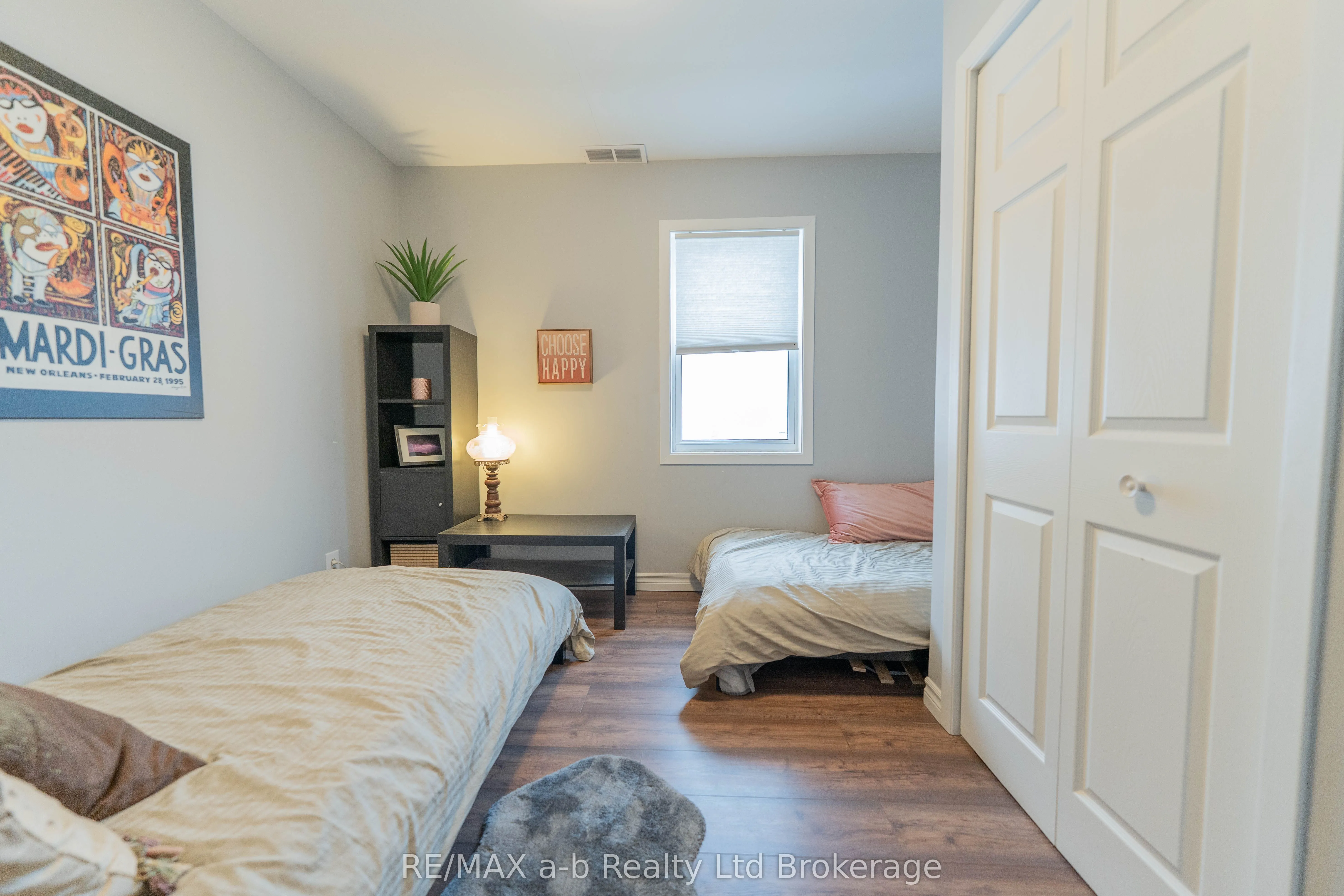 13 Potters Road N