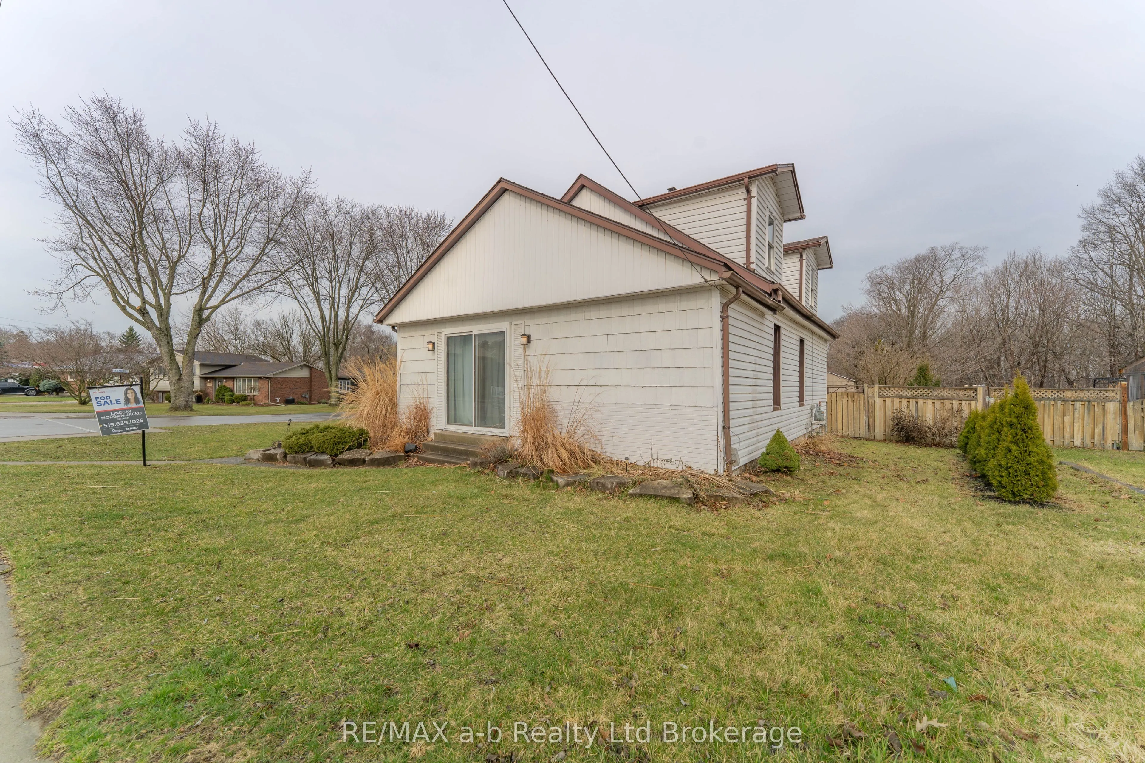 13 Potters Road N
