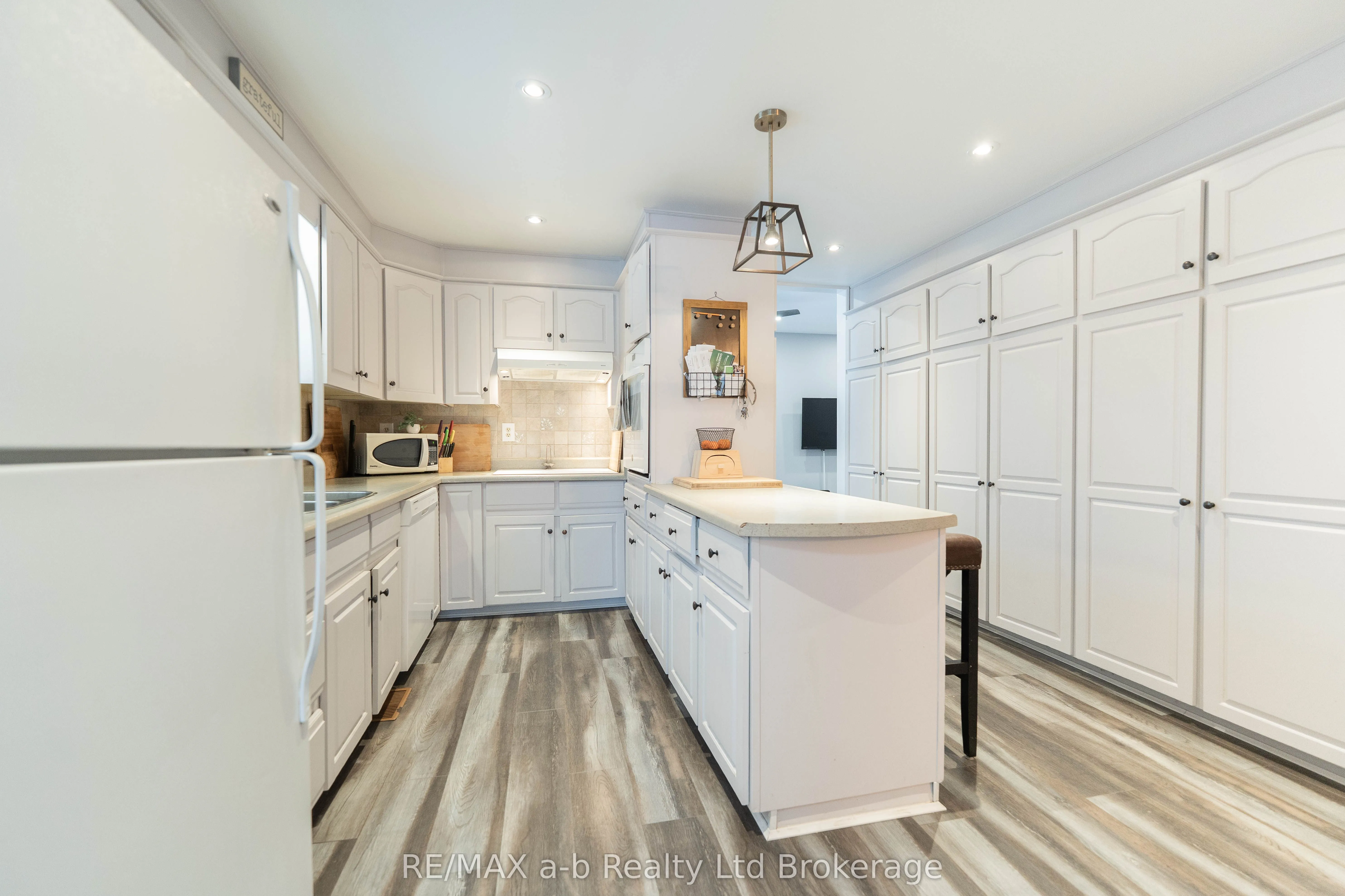 13 Potters Road N