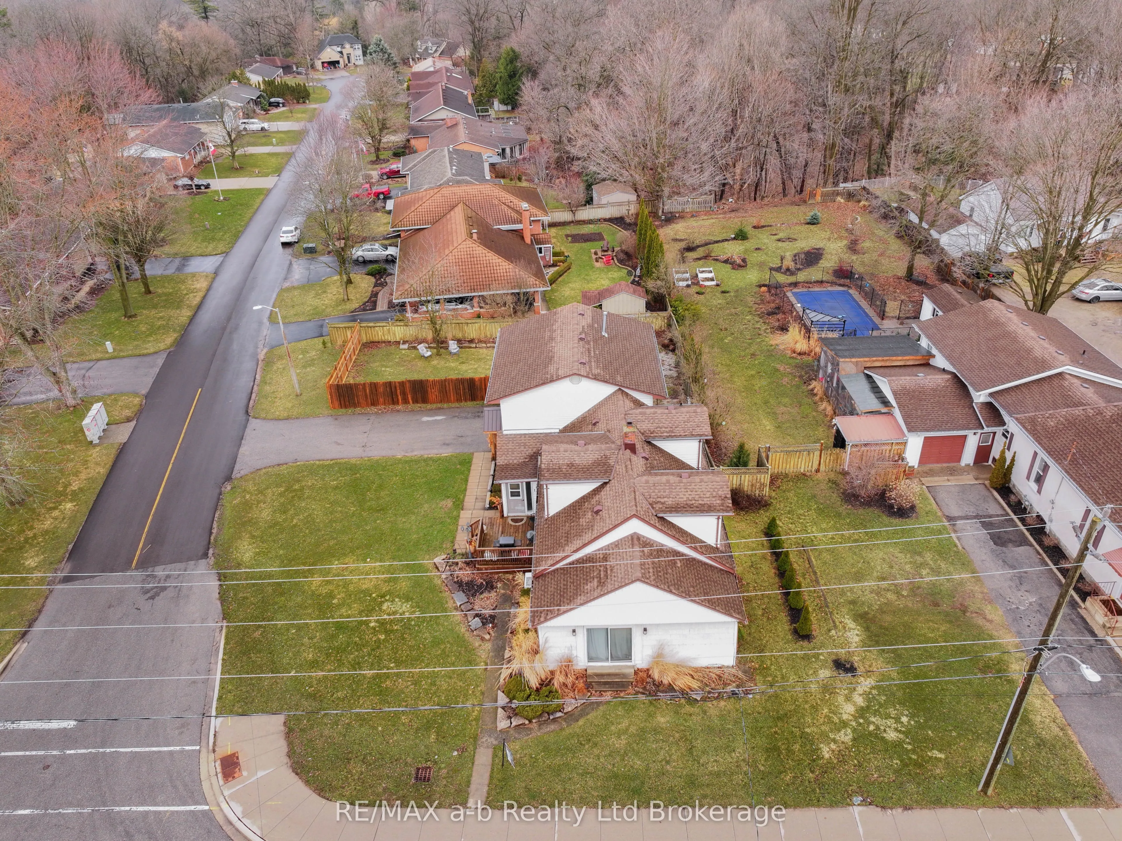 13 Potters Road N