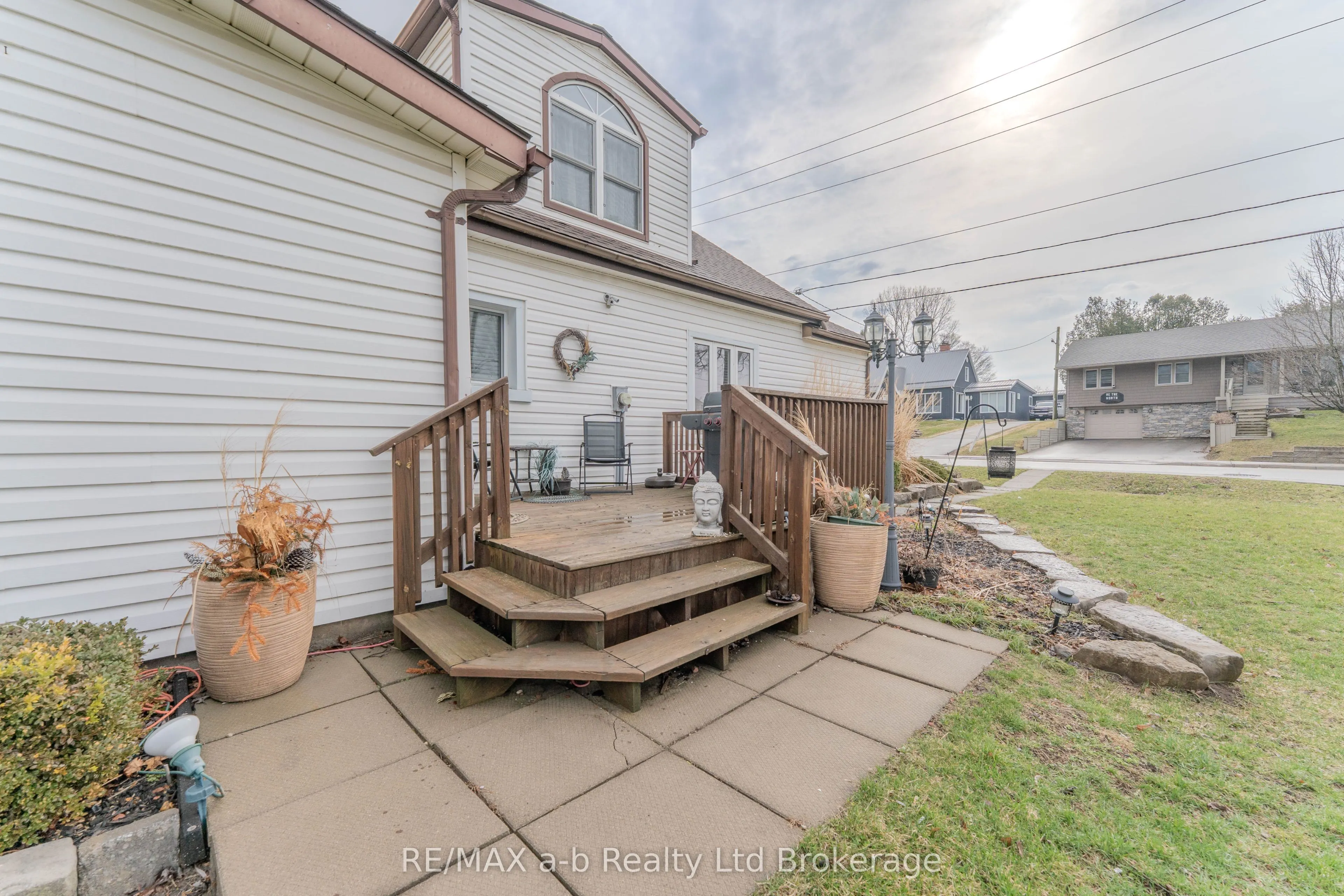 13 Potters Road N