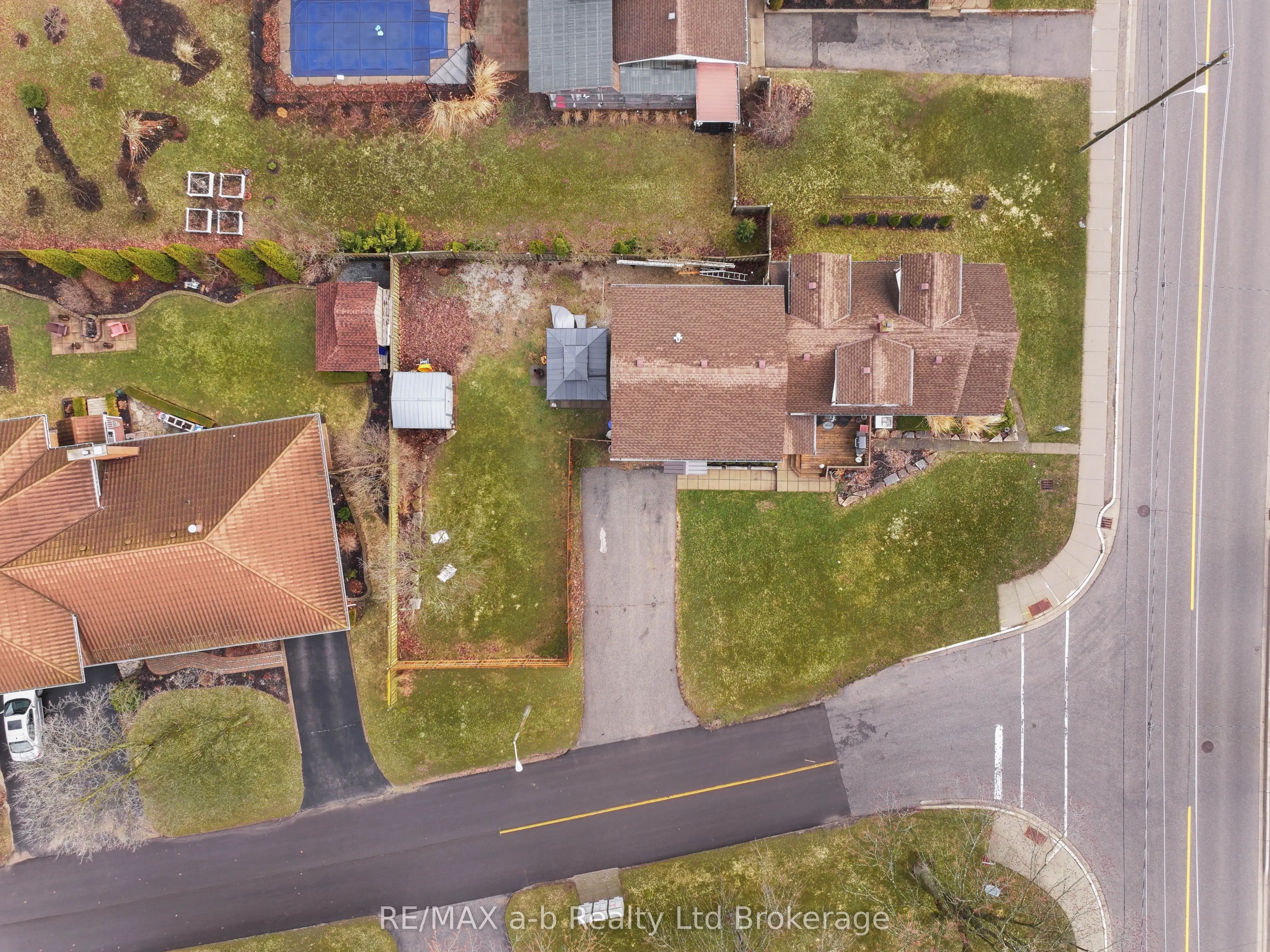 13 Potters Road N