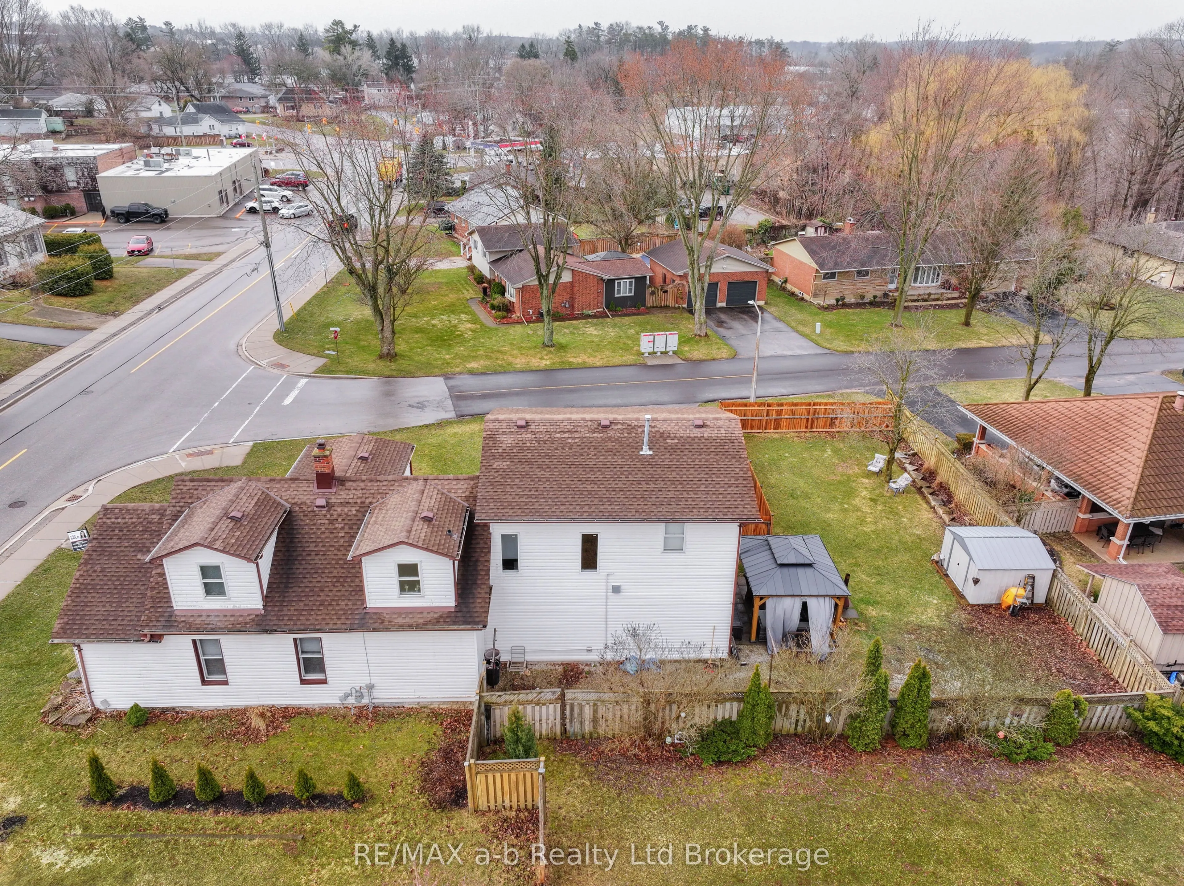 13 Potters Road N