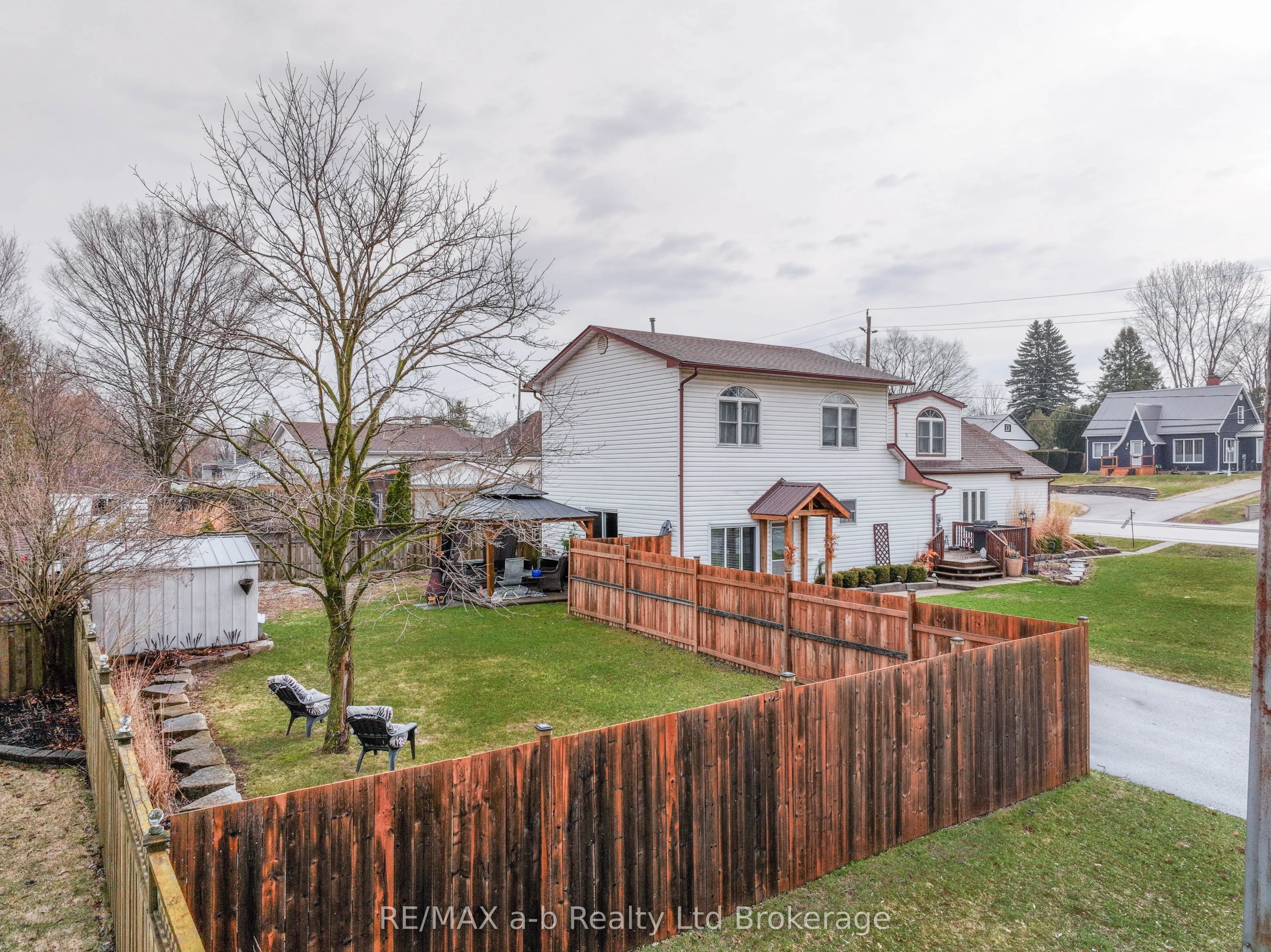 13 Potters Road N
