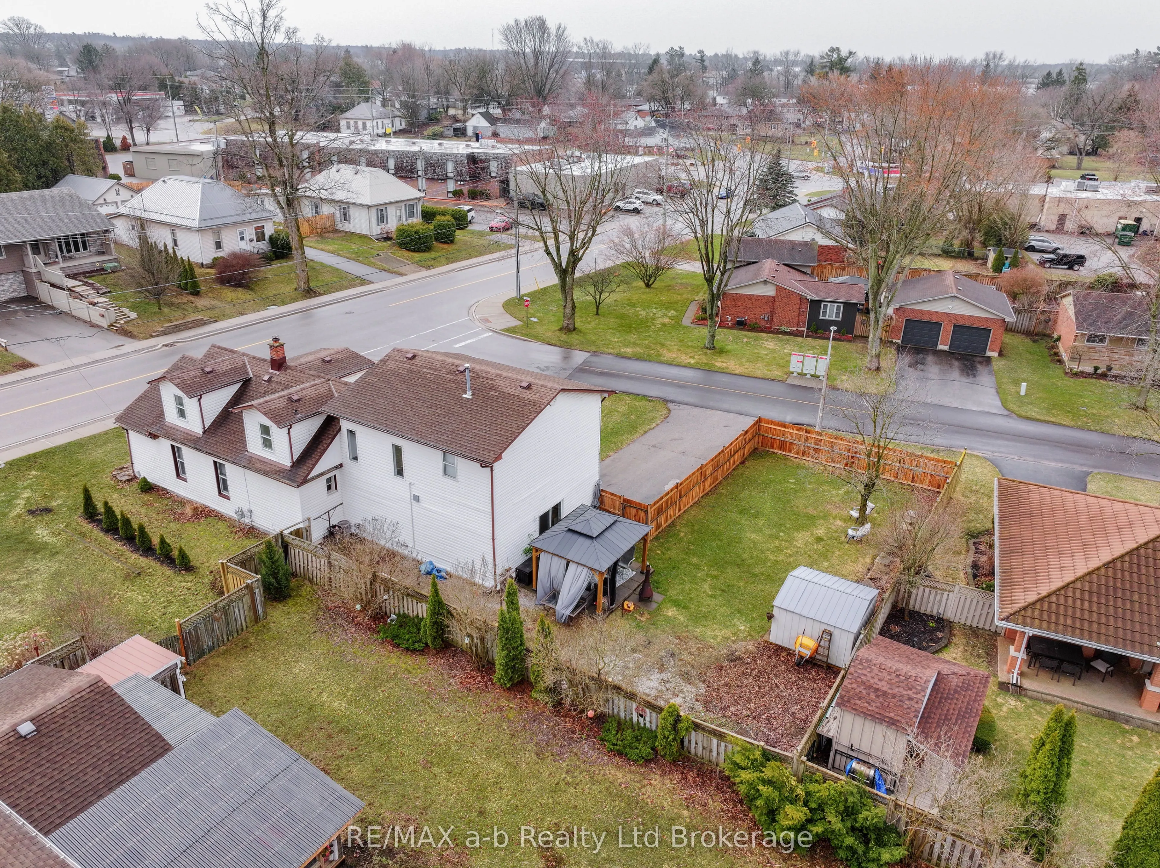 13 Potters Road N